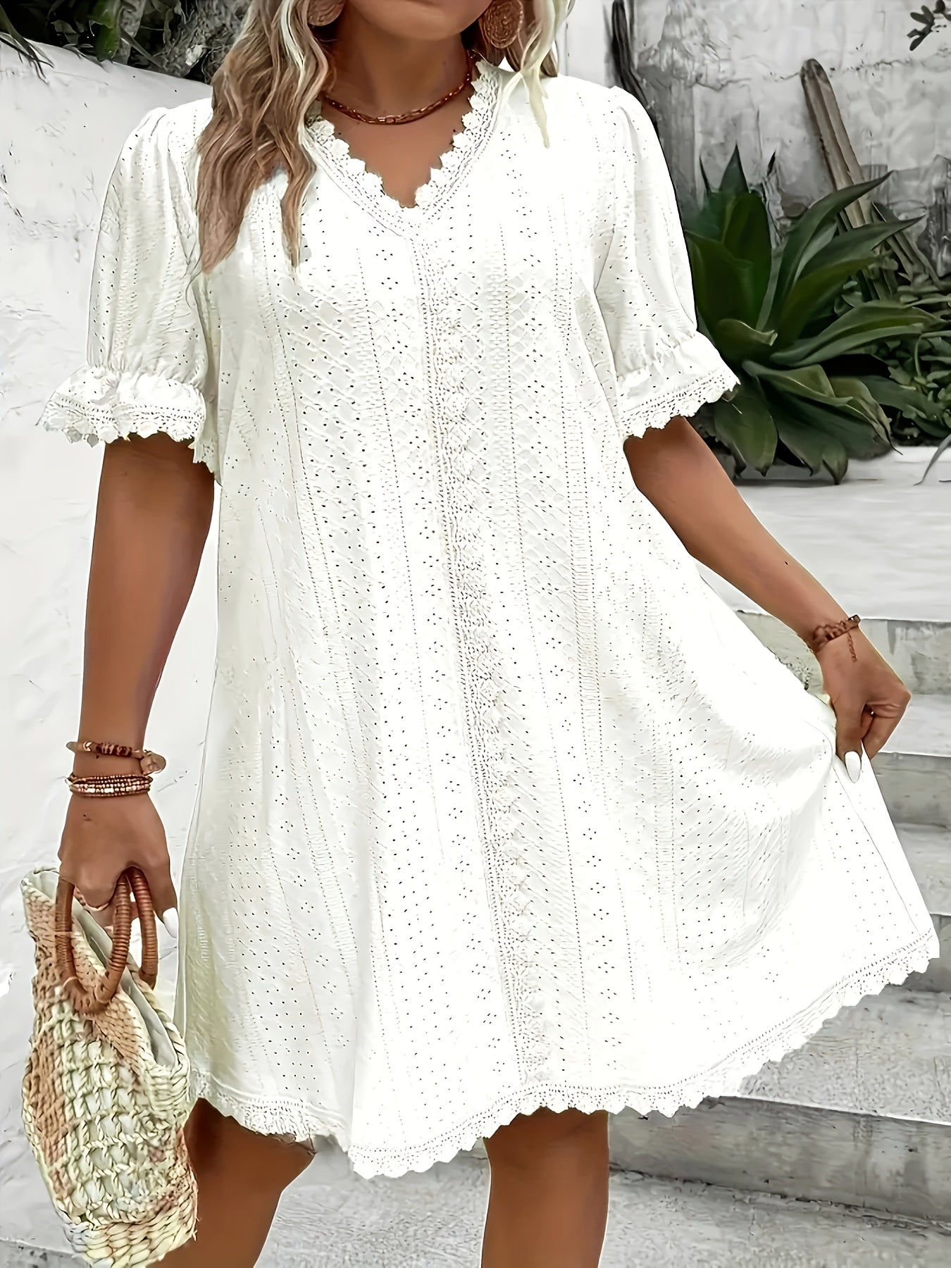 Elegant Plus Size Dress with Contrast Lace Trim, Short Sleeve