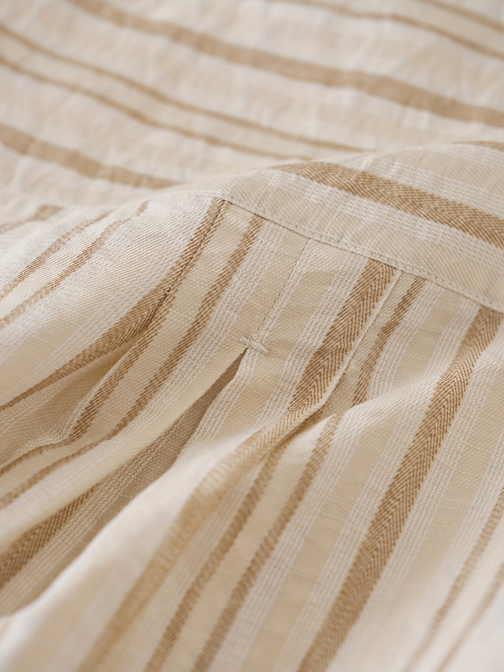 Commuting & Artistic Feel Shirt Features a Color-Striped Design That Mimics