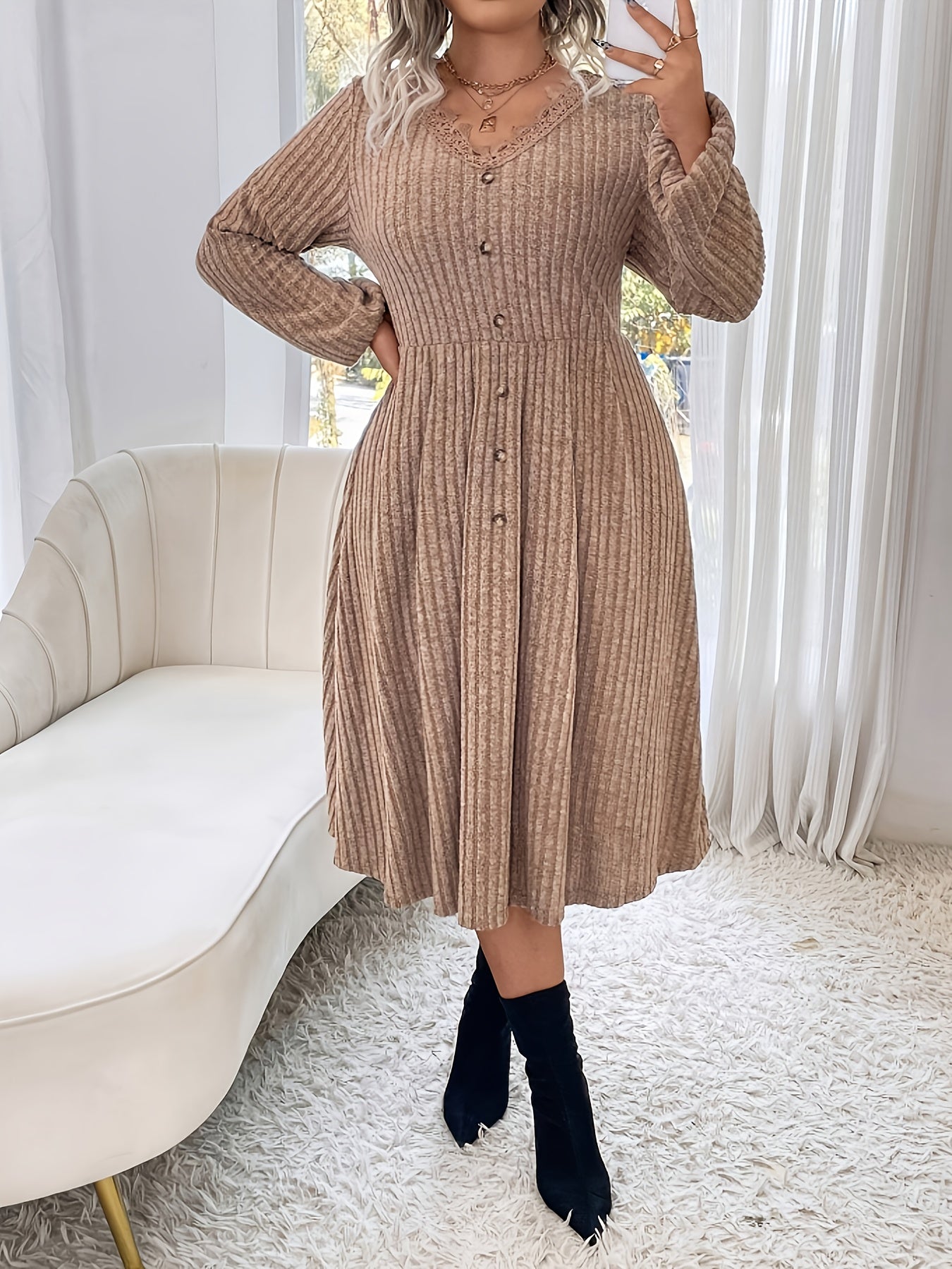 Women's Plus Size Elegant V-Neck Lace Contrast Button Dress - Long Maxi