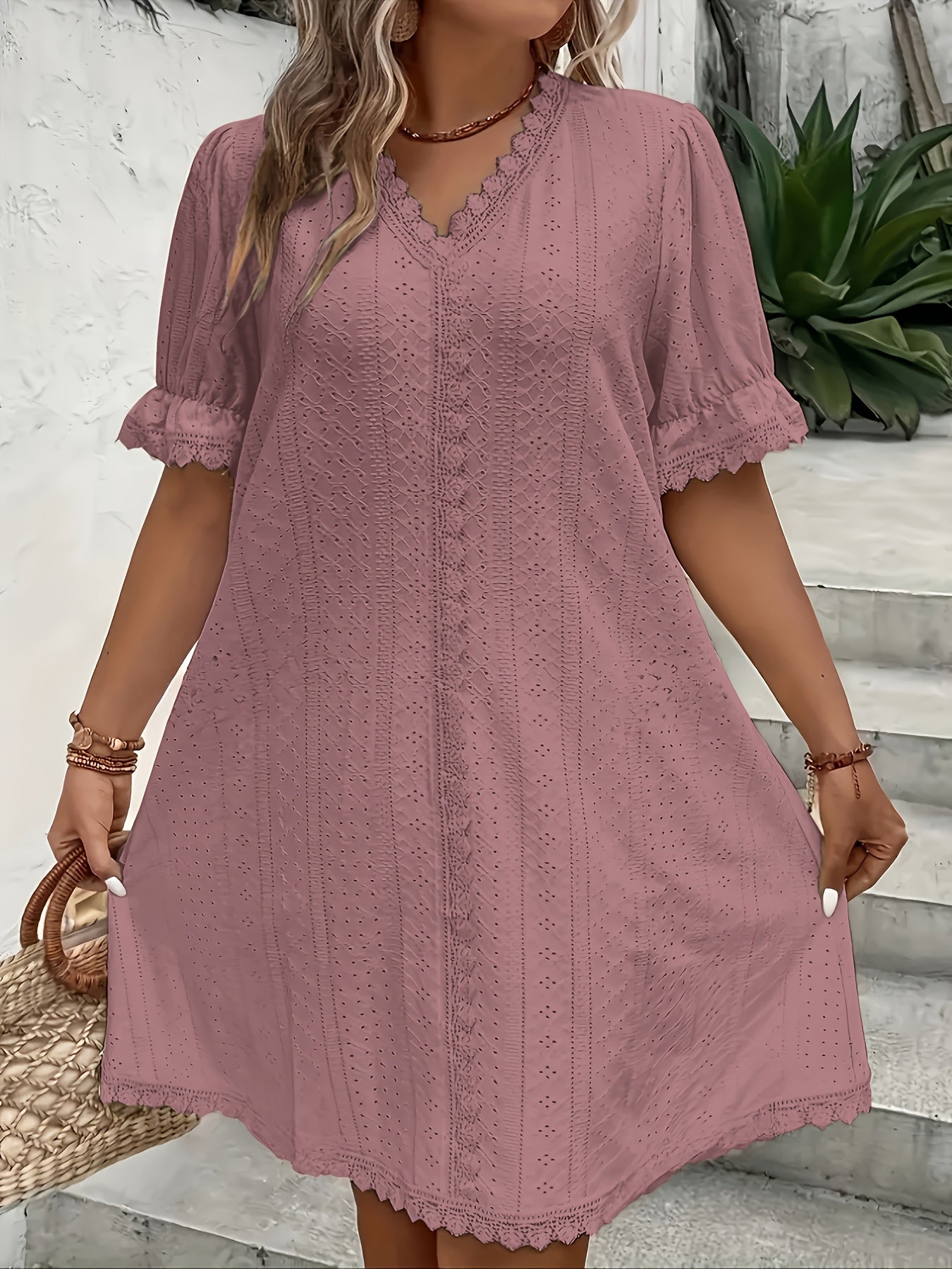 Elegant Plus Size Dress with Contrast Lace Trim, Short Sleeve
