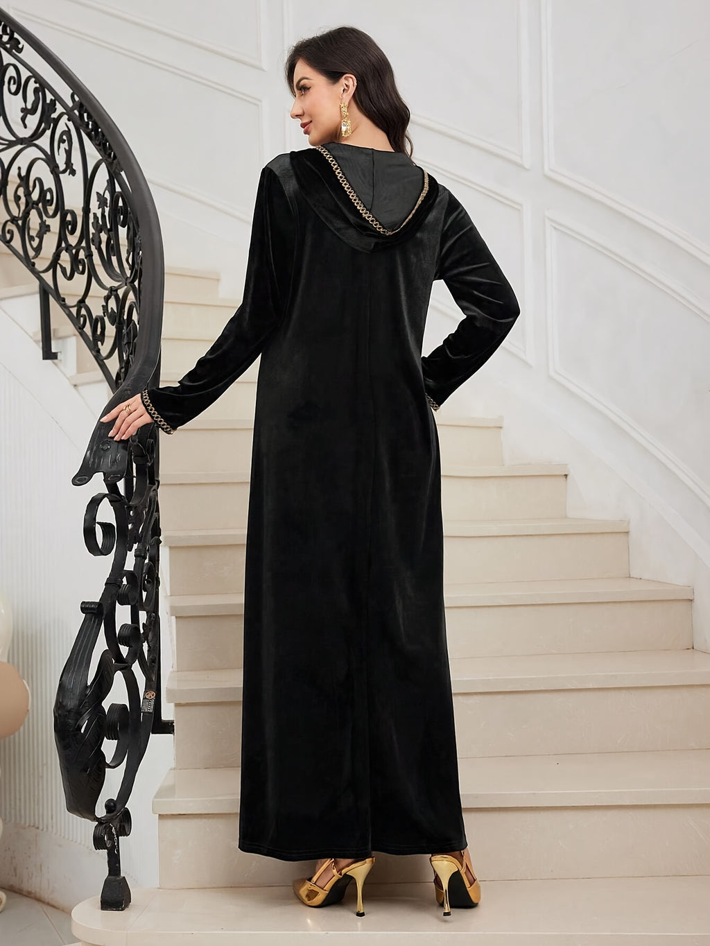 Elegant Navy Blue Abaya Robe with Golden Accents - Long Sleeve