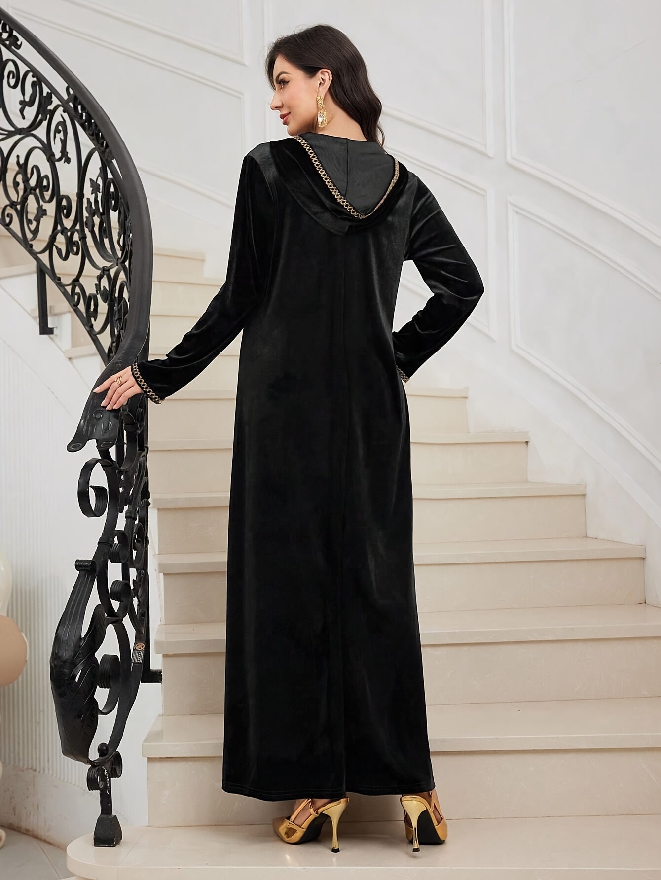 Elegant Navy Blue Abaya Robe with Golden Accents - Long Sleeve
