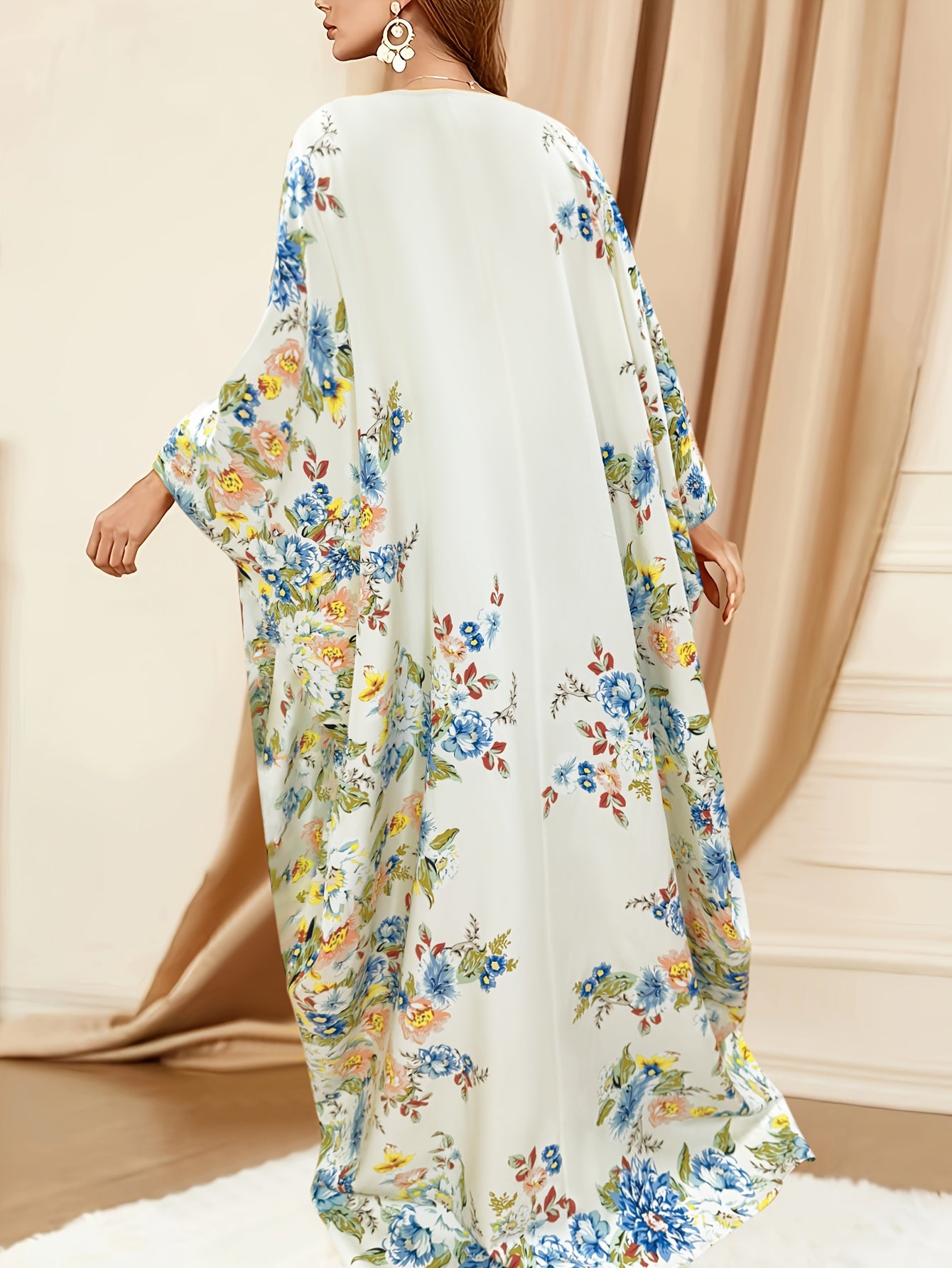 Middle Eastern-Inspired Batwing Sleeves, Loose Fit Floral Print