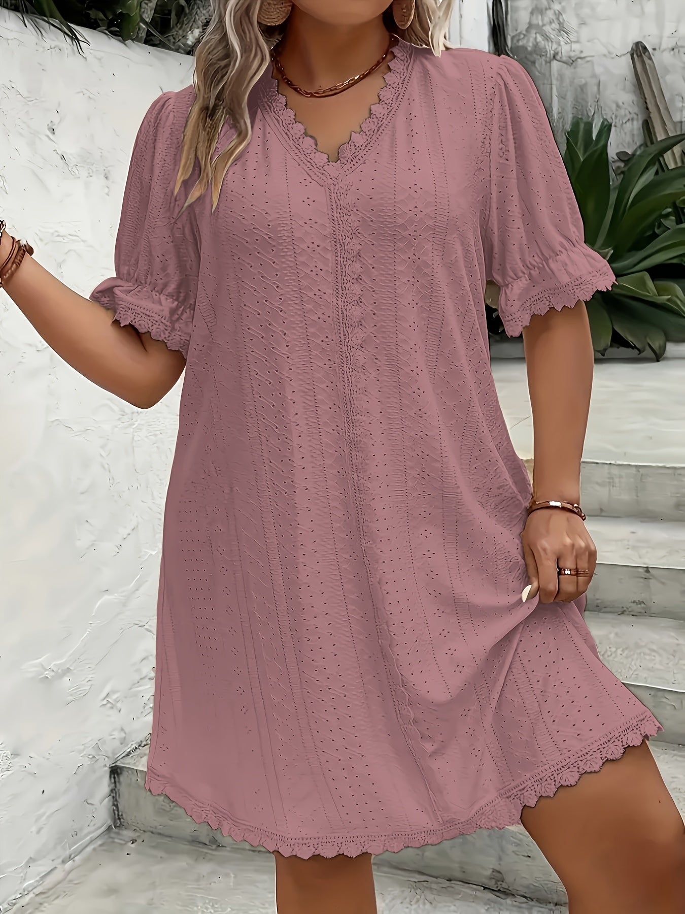 Elegant Plus Size Dress with Contrast Lace Trim, Short Sleeve