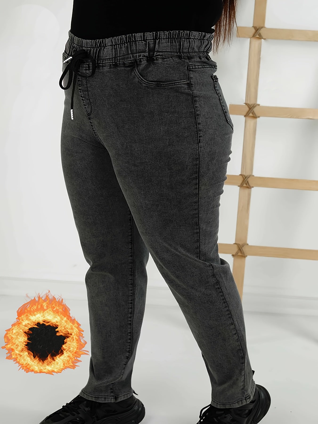 Women's Plus Size Tapered Carrot Jeans with Washed Detail - Casual Denim Pants