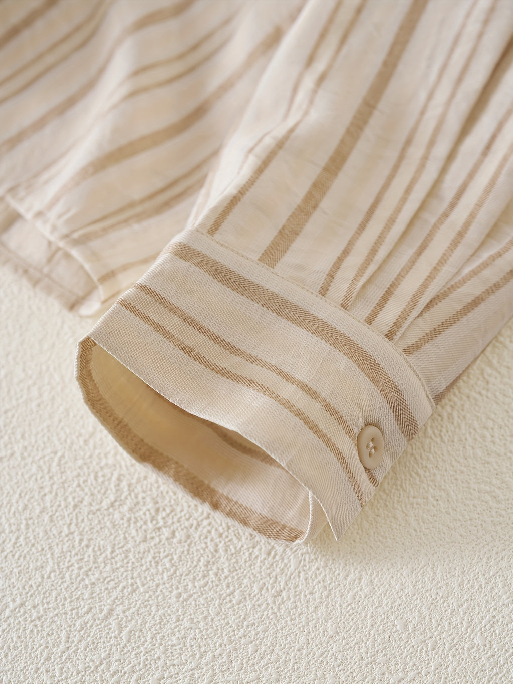 Commuting & Artistic Feel Shirt Features a Color-Striped Design That Mimics