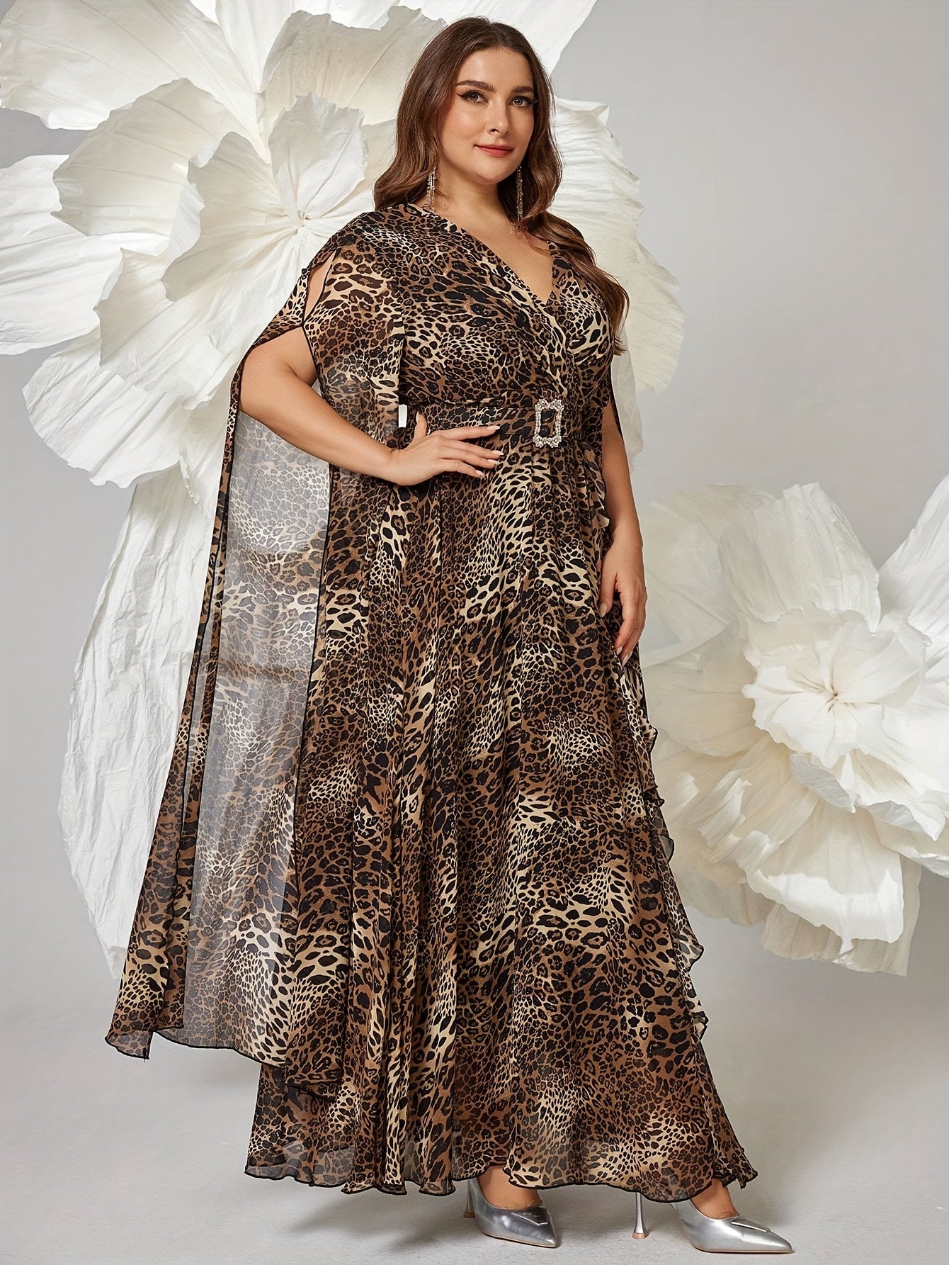 Women's Plus Size Elegant V-Neck Maxi Dress with Leopard Print