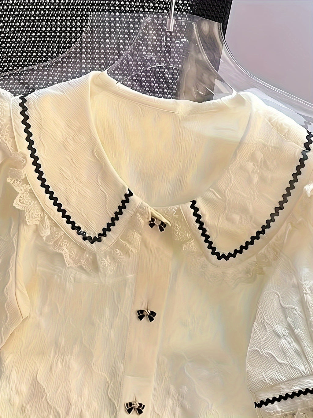 Women's Elegant Lace-Trimmed Short Blouse with Floral Pattern