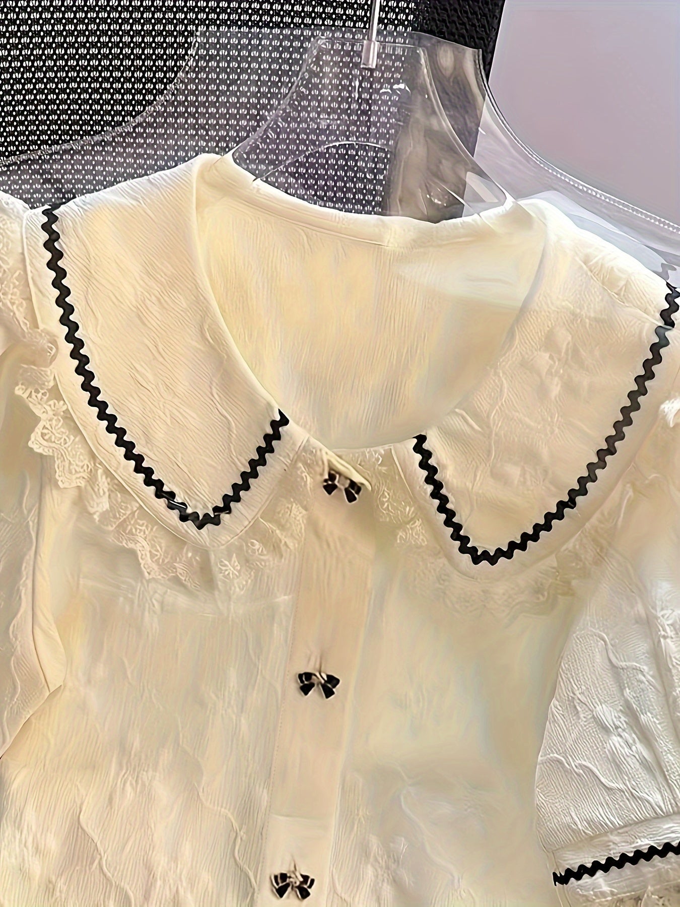 Women's Elegant Lace-Trimmed Short Blouse with Floral Pattern