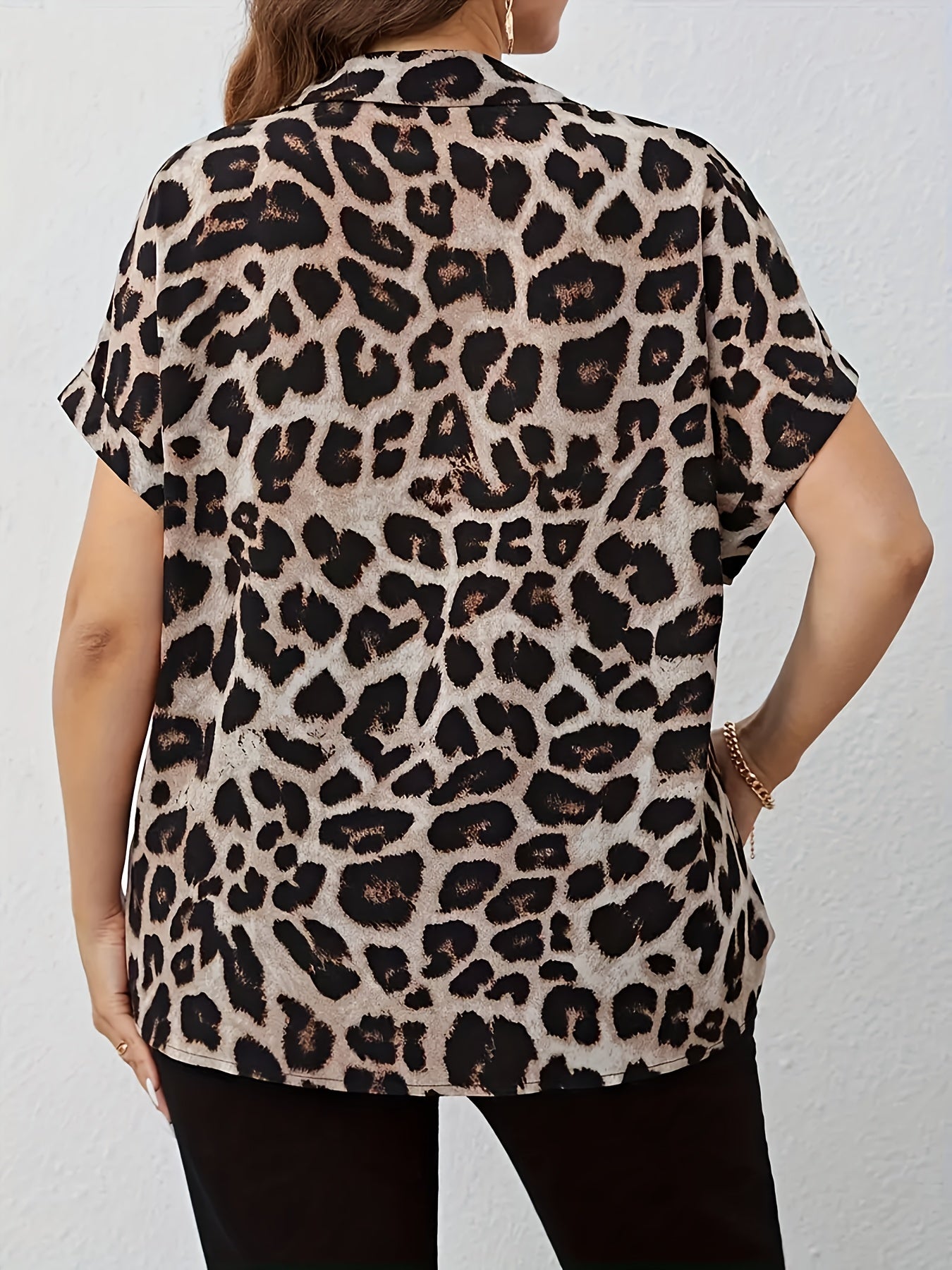 Plus Size Women's Leopard Print Casual Shirt - Batwing Sleeves & Classic Collar