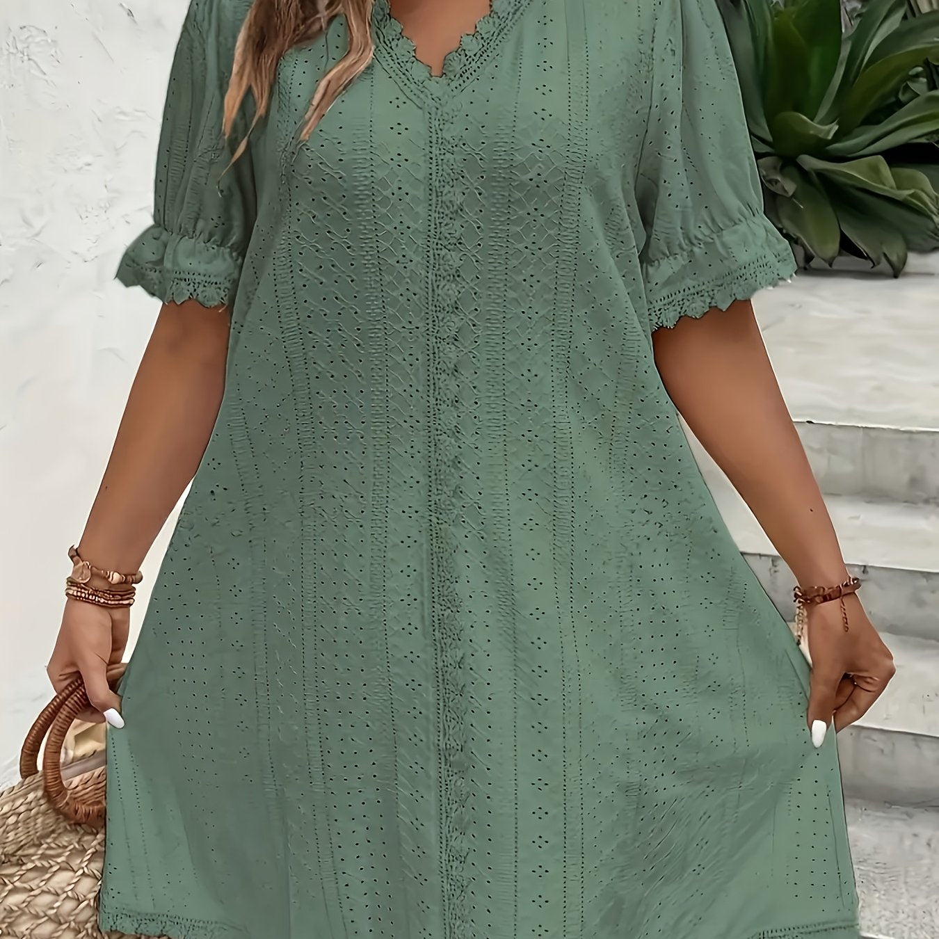 Elegant Plus Size Dress with Contrast Lace Trim, Short Sleeve