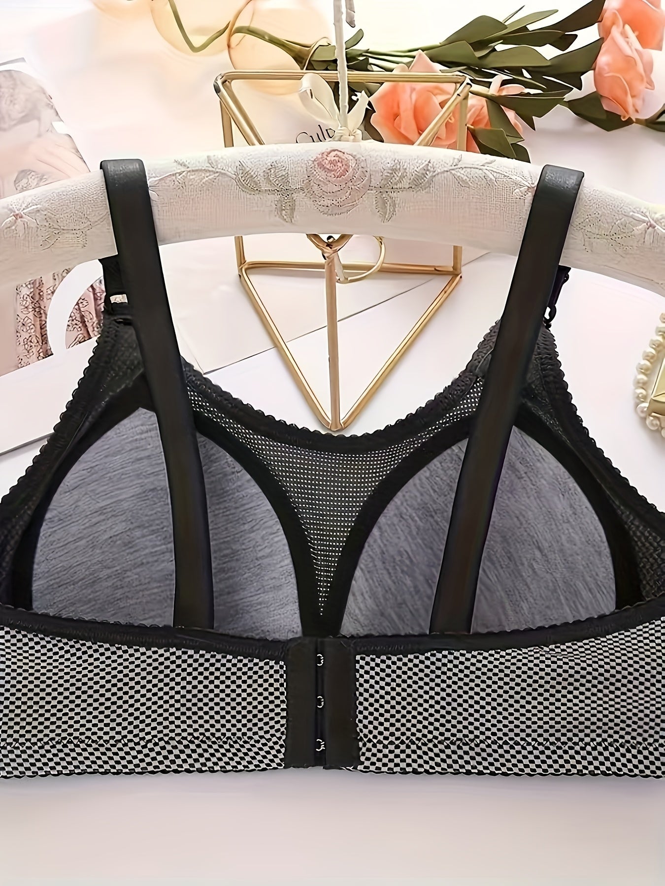 Two-Piece Set Of Fashionable Checkered Design Bras