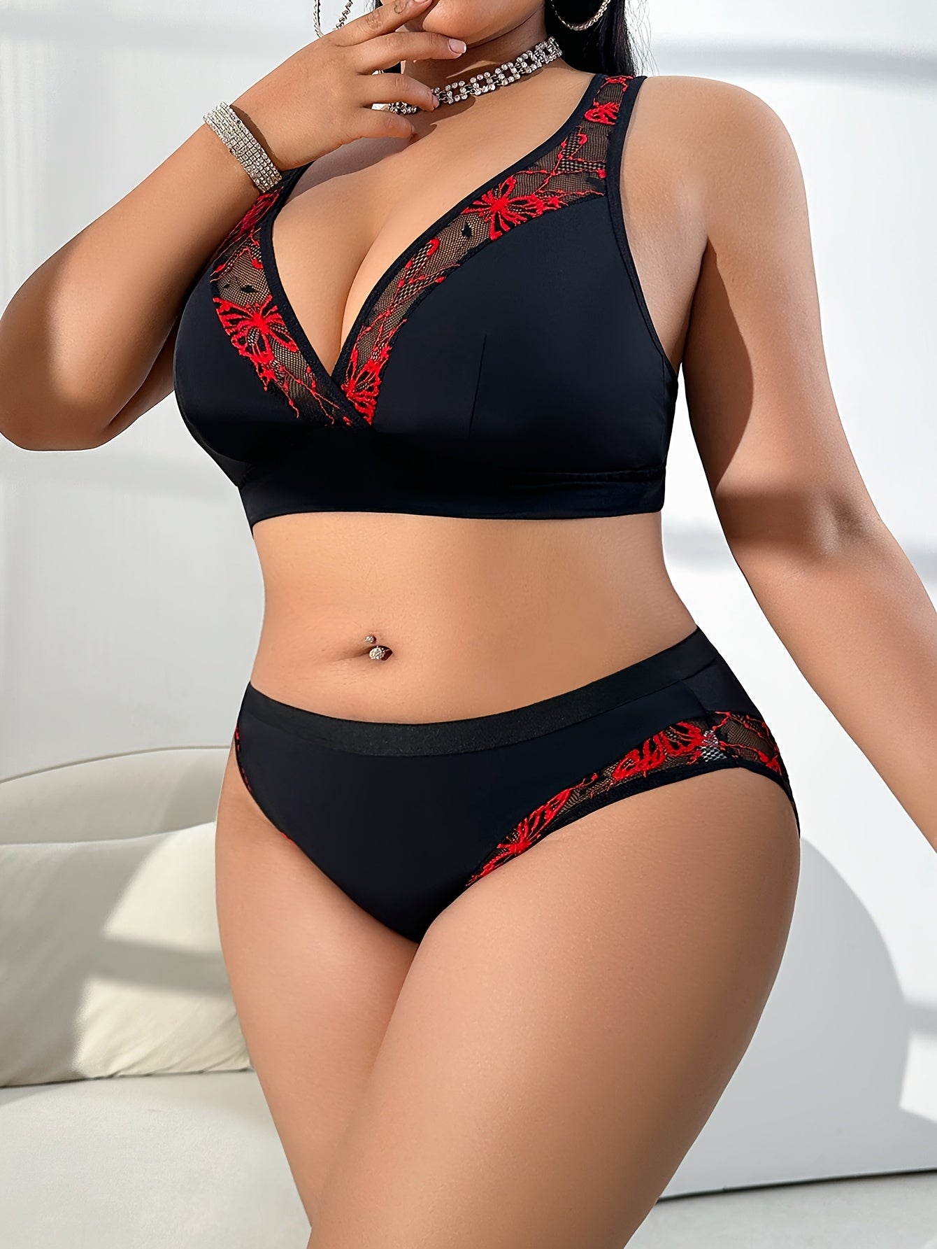 Wireless and Padded Contrast Lace Splicing Plus Size Women's Bra Set