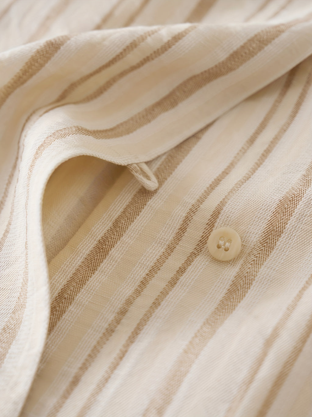 Commuting & Artistic Feel Shirt Features a Color-Striped Design That Mimics