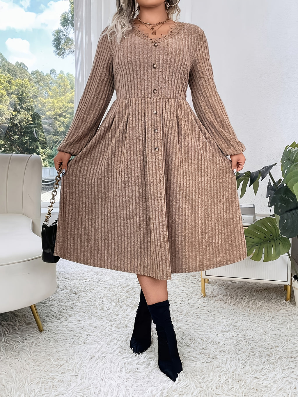 Women's Plus Size Elegant V-Neck Lace Contrast Button Dress - Long Maxi