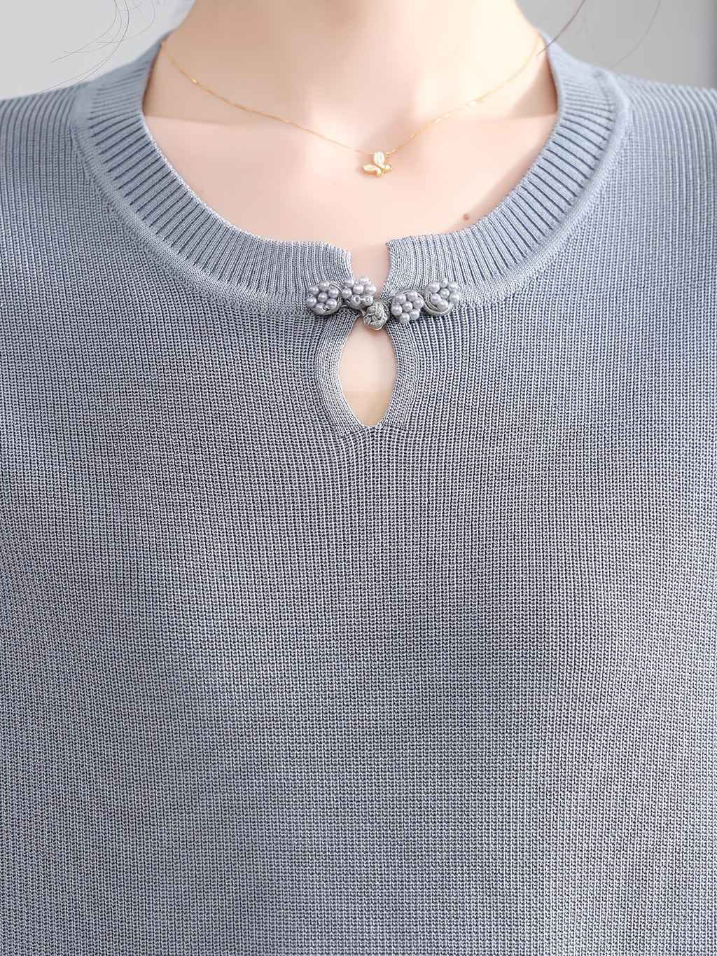 Women's Long-Sleeve Blouse - Slim-Fit Mom-Friendly T-Shirt with Beaded Collar