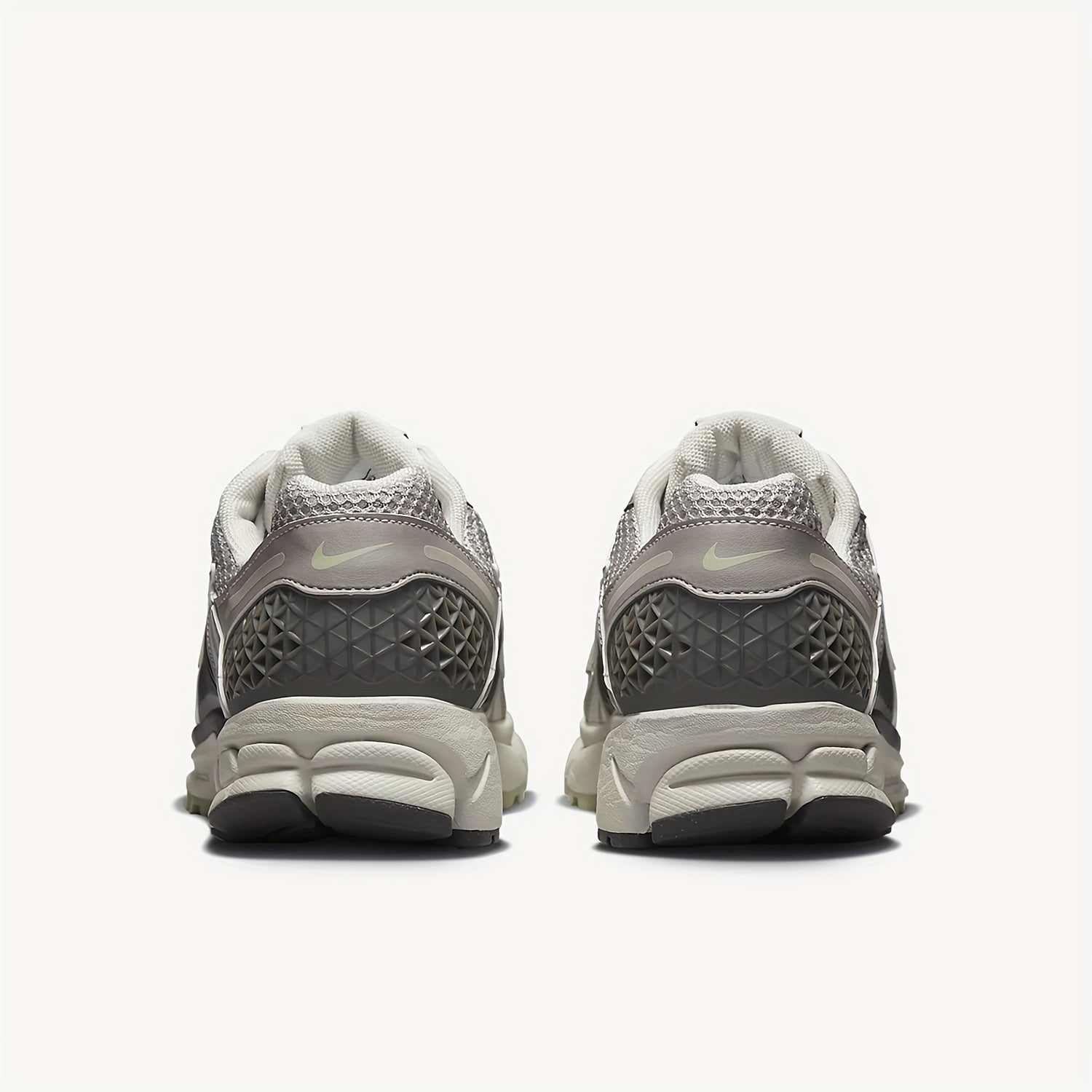 NIKE Women's VOMERO 5 Low-Top Training Running Shoes FB8825-001 - Breathable Fabric Upper, Cushioned Rubber Sole
