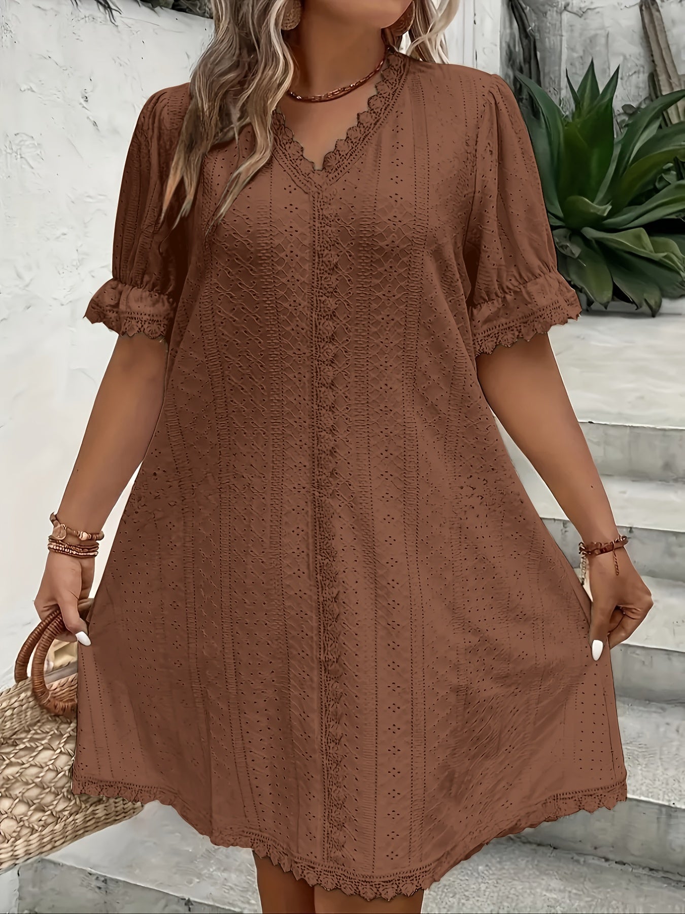 Elegant Plus Size Dress with Contrast Lace Trim, Short Sleeve