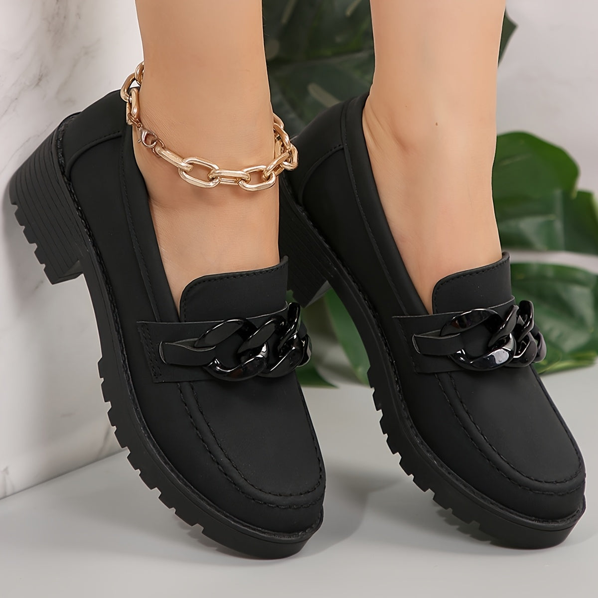 Fashionable Flat Shoes for Women with a Lightweight Design.