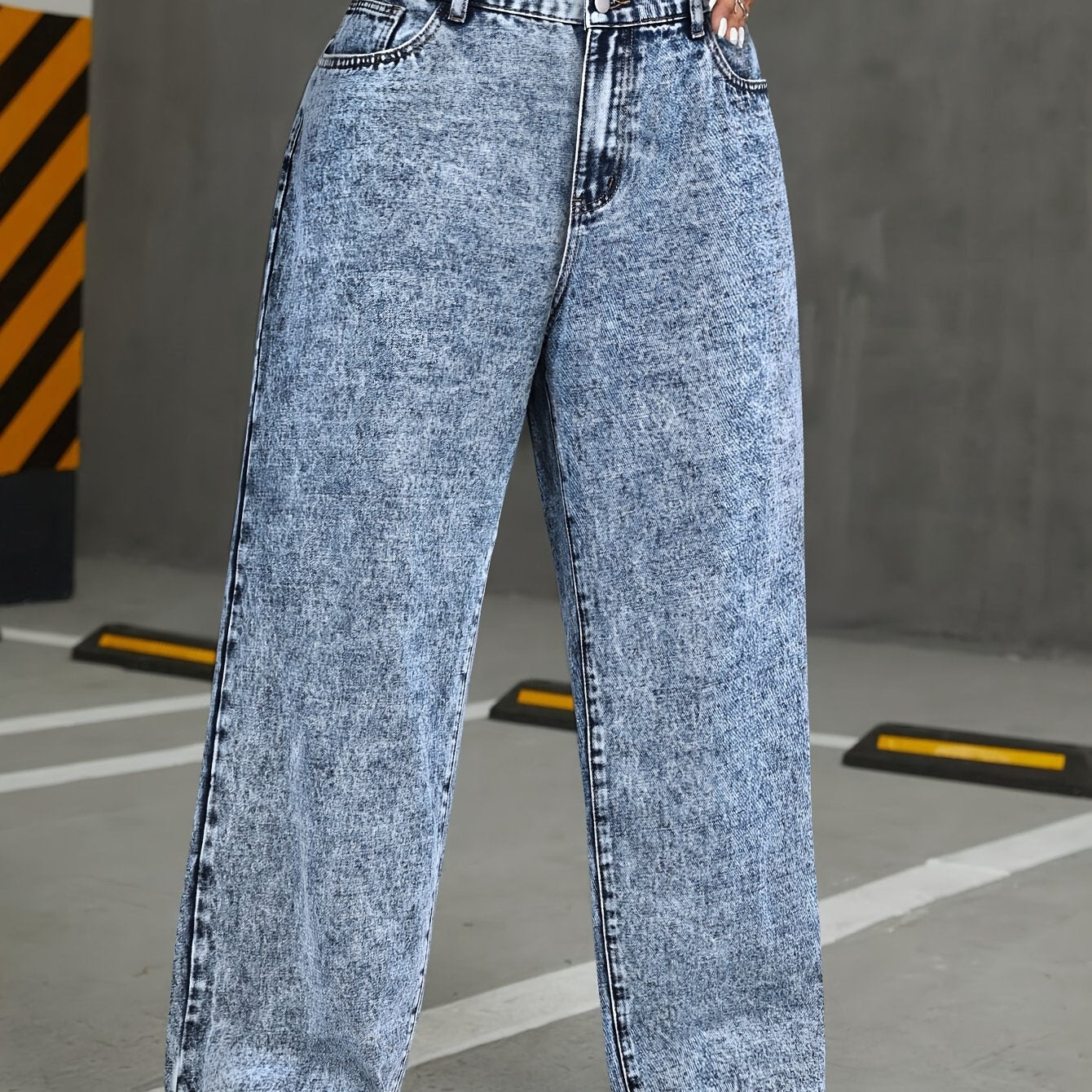 Light colored oversized wide leg jeans with back pocket