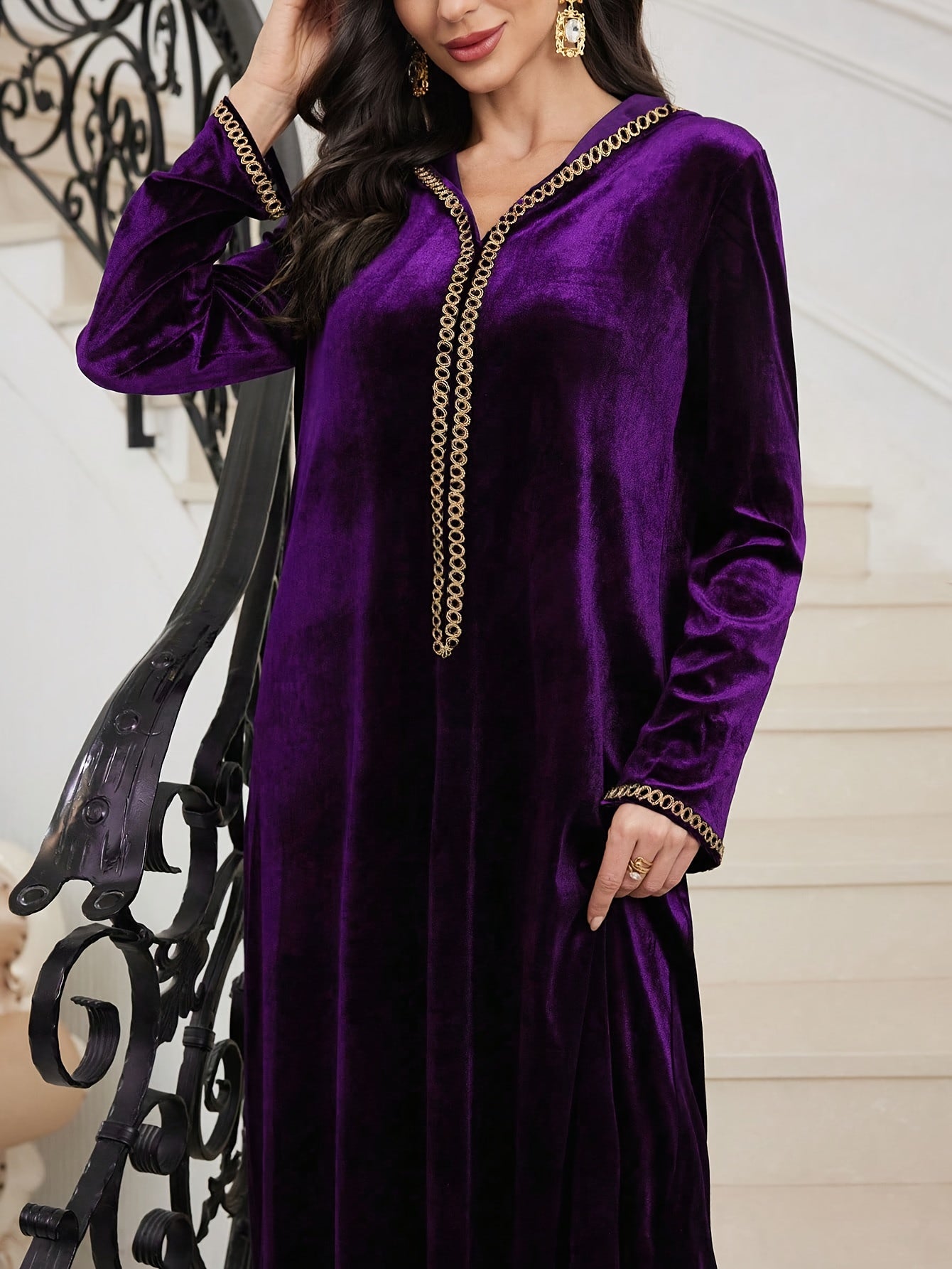 Elegant Navy Blue Abaya Robe with Golden Accents - Long Sleeve