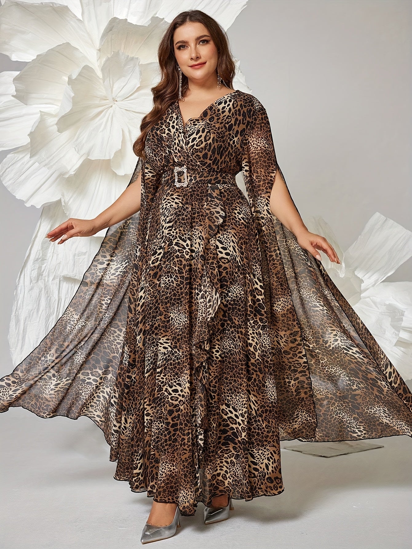 Women's Plus Size Elegant V-Neck Maxi Dress with Leopard Print