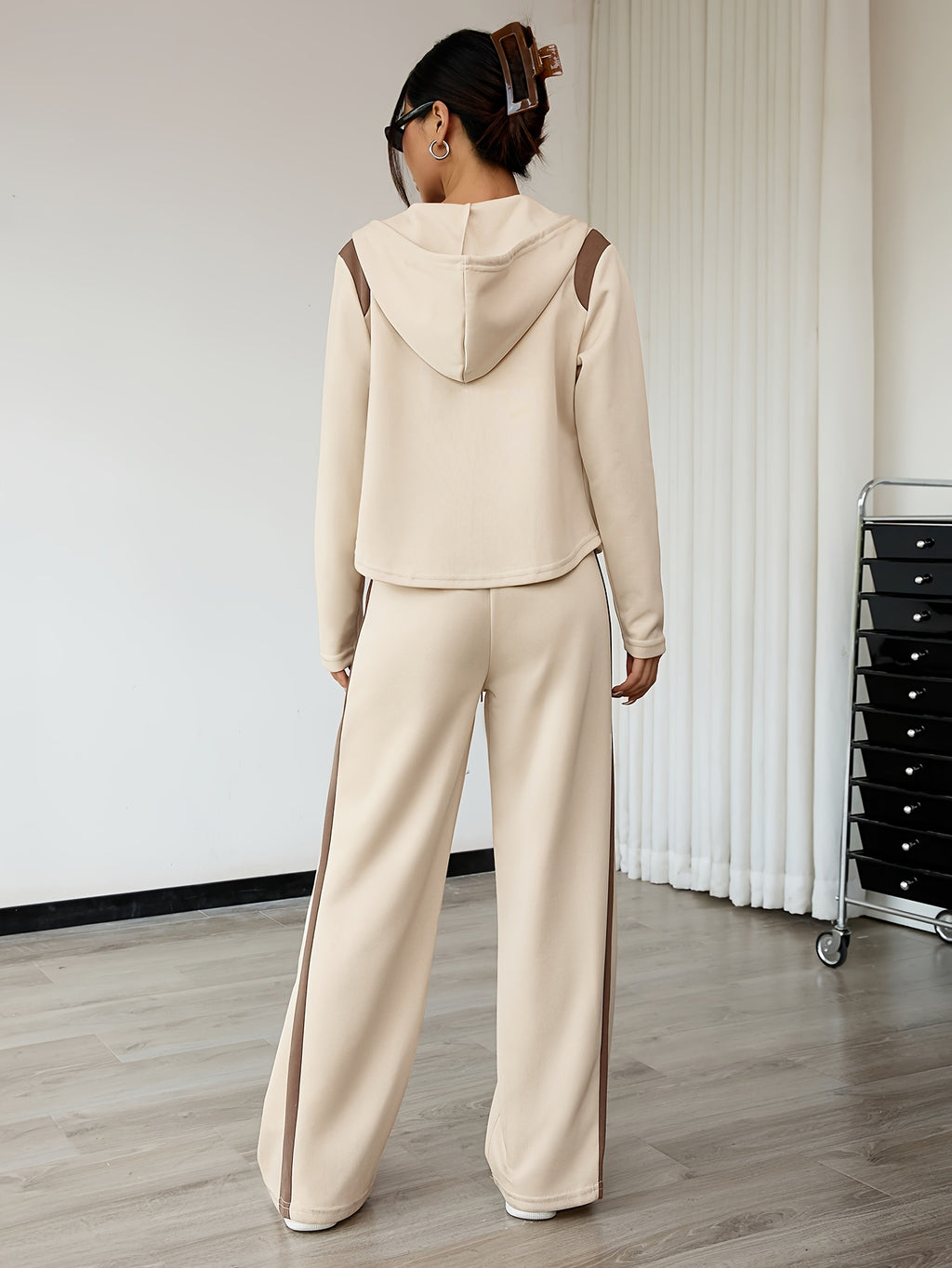 Women's Elegant Two-Piece Set Featuring a Spring Long-Sleeve Zip-Up Top And Straight-Leg Pants