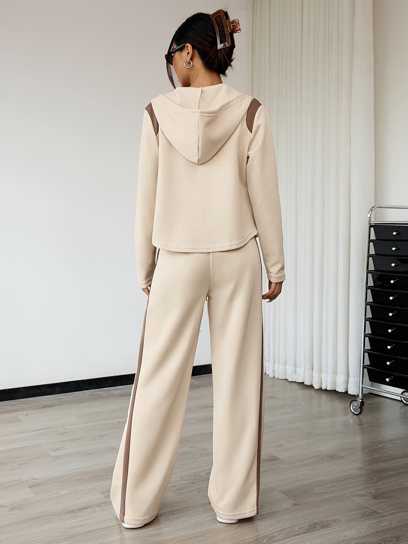 Women's Elegant Two-Piece Set Featuring a Spring Long-Sleeve Zip-Up Top And Straight-Leg Pants