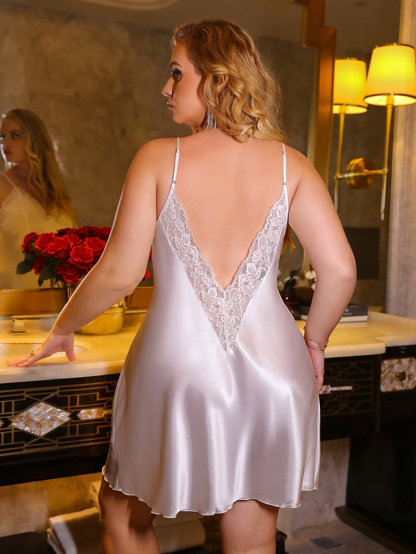 Women's Plus Size Elegant Backless Nightgown