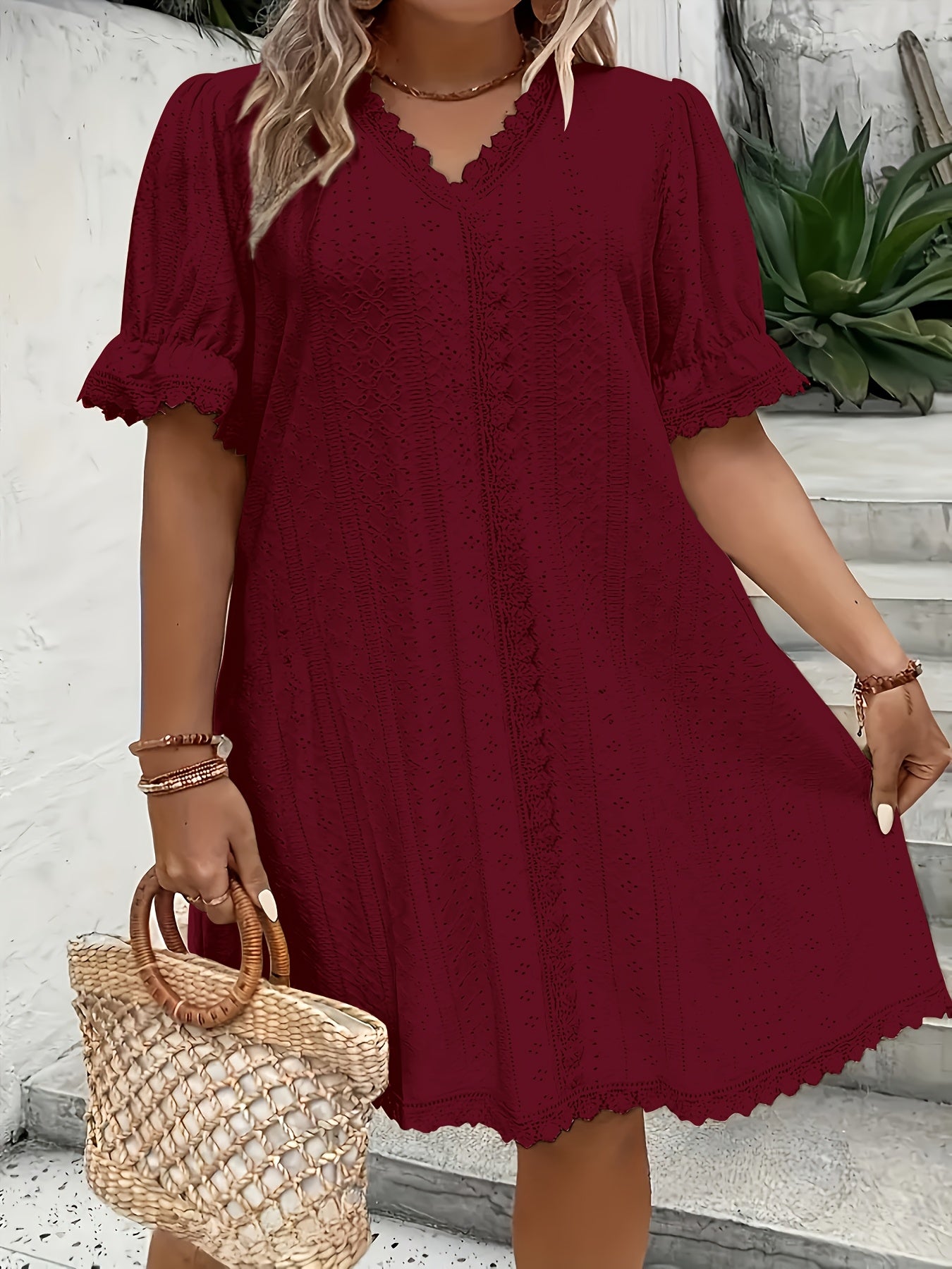Elegant Plus Size Dress with Contrast Lace Trim, Short Sleeve