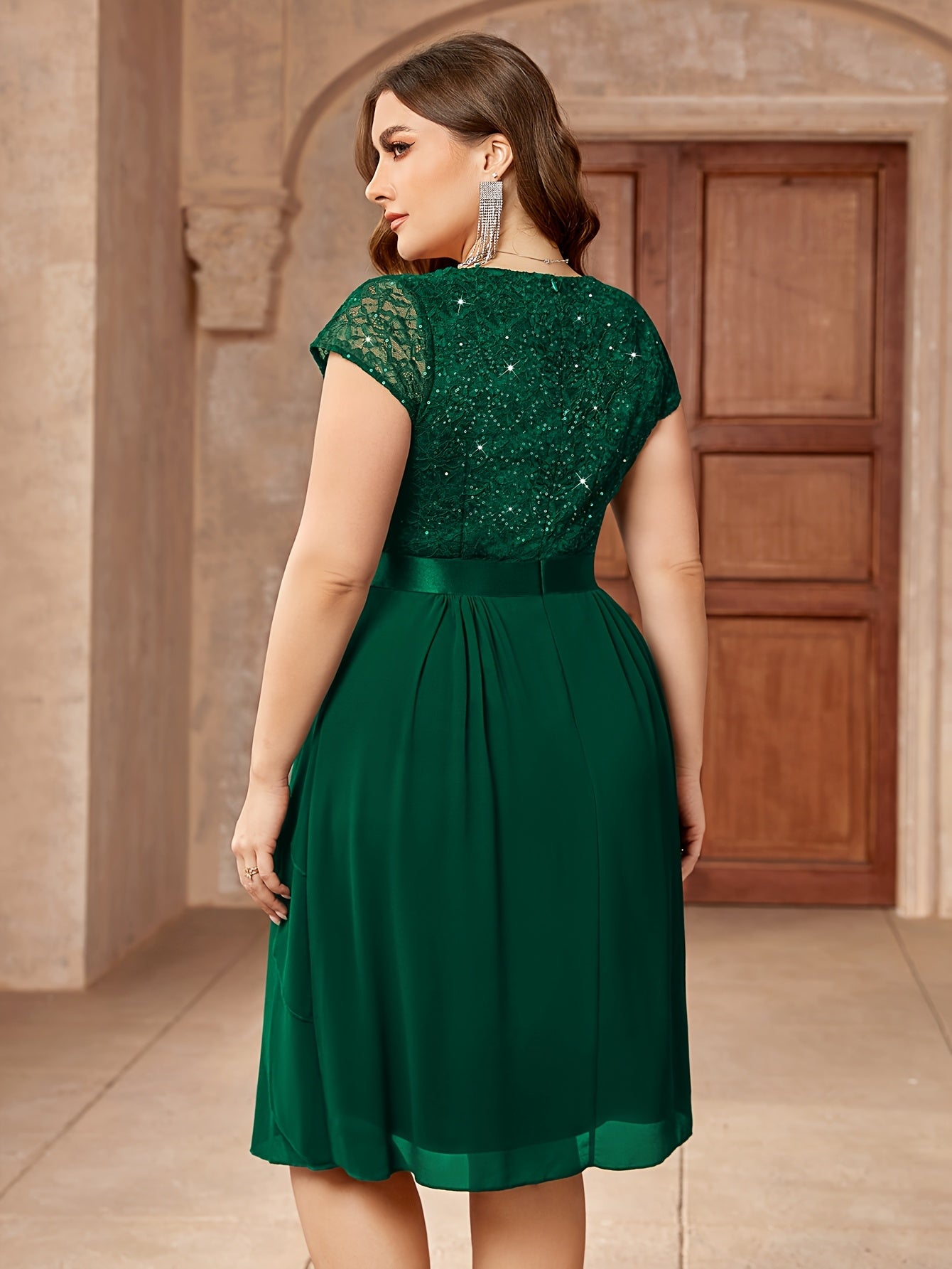 Elegant Plus Size Women'S Formal Dress with Lace Detailing and Tiered Chiffon Skirt - Perfect for Formal Parties and Evening Events, Formal
