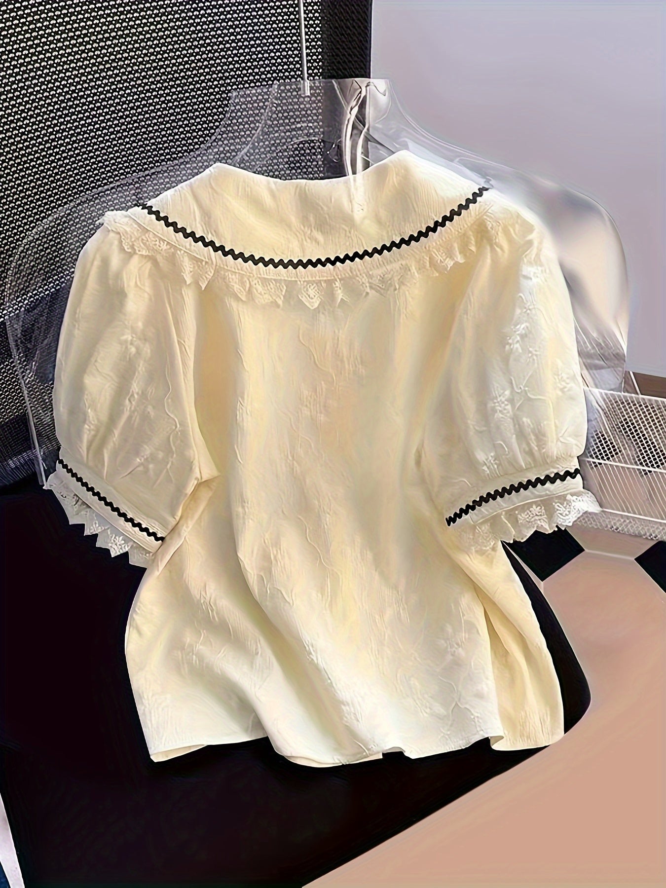 Women's Elegant Lace-Trimmed Short Blouse with Floral Pattern