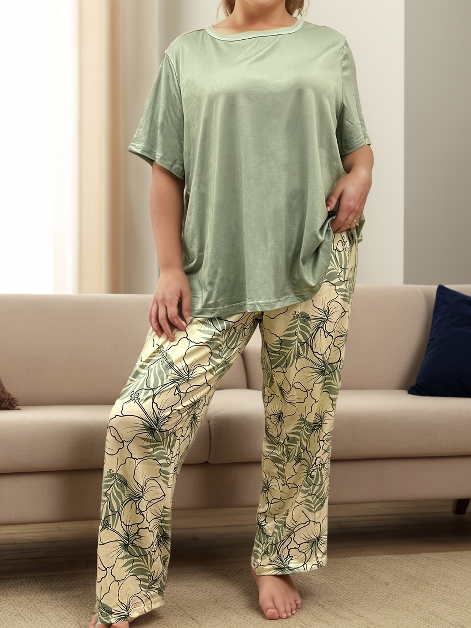 Women's Green T-shirt & Floral Long Pants Pajama Set - Soft, Elegant, Casual Wear for Ladies, Large Size