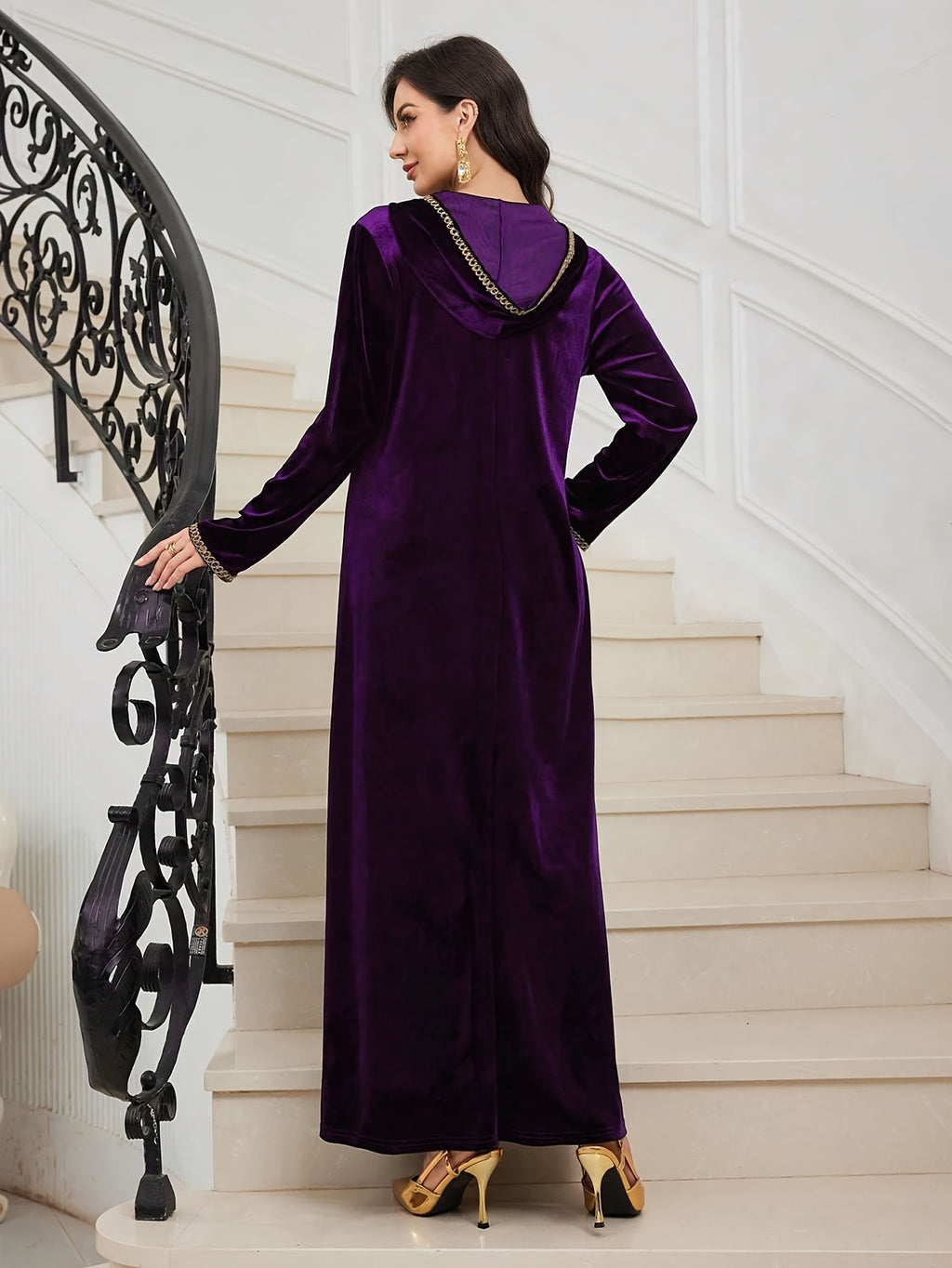 Elegant Navy Blue Abaya Robe with Golden Accents - Long Sleeve