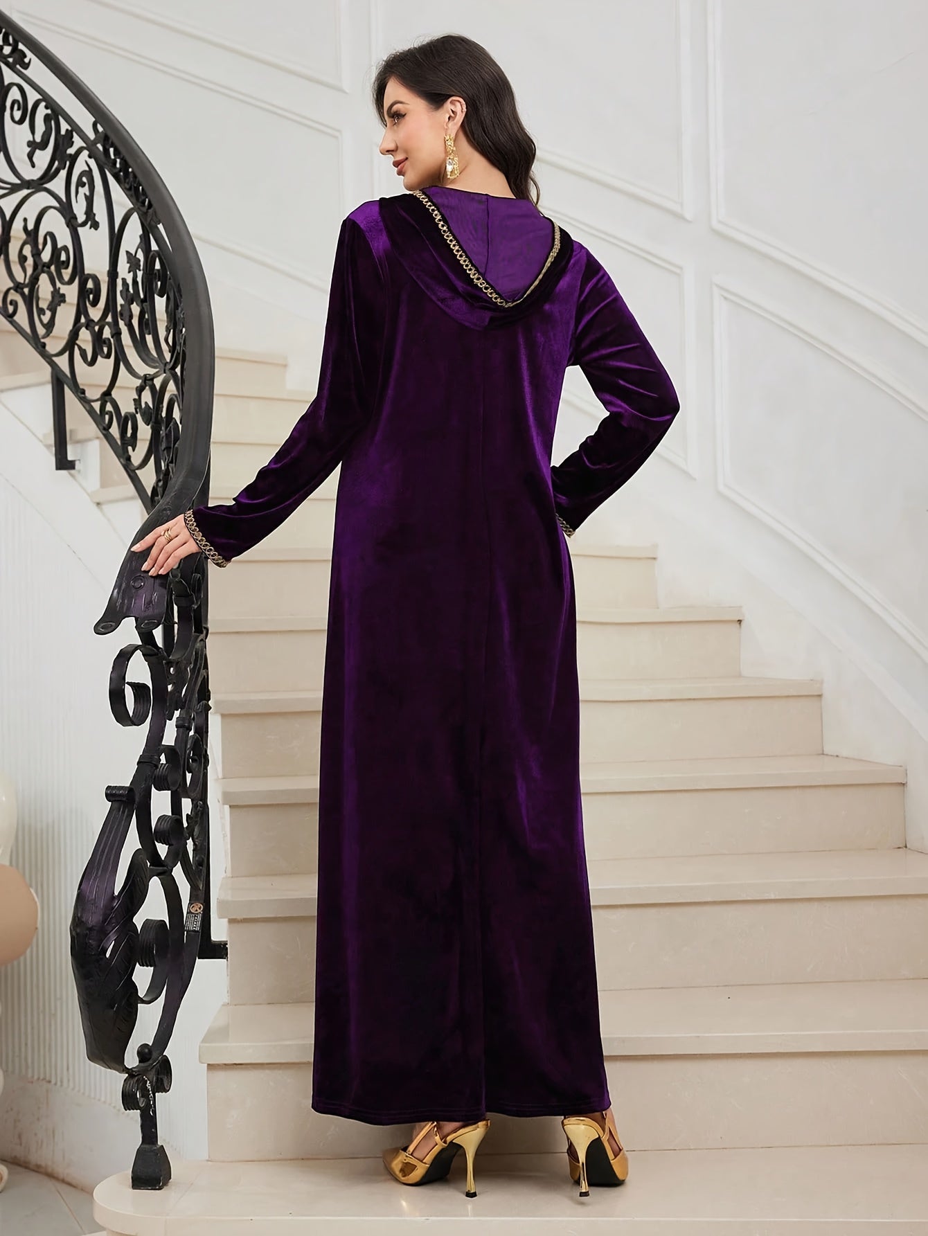 Elegant Navy Blue Abaya Robe with Golden Accents - Long Sleeve