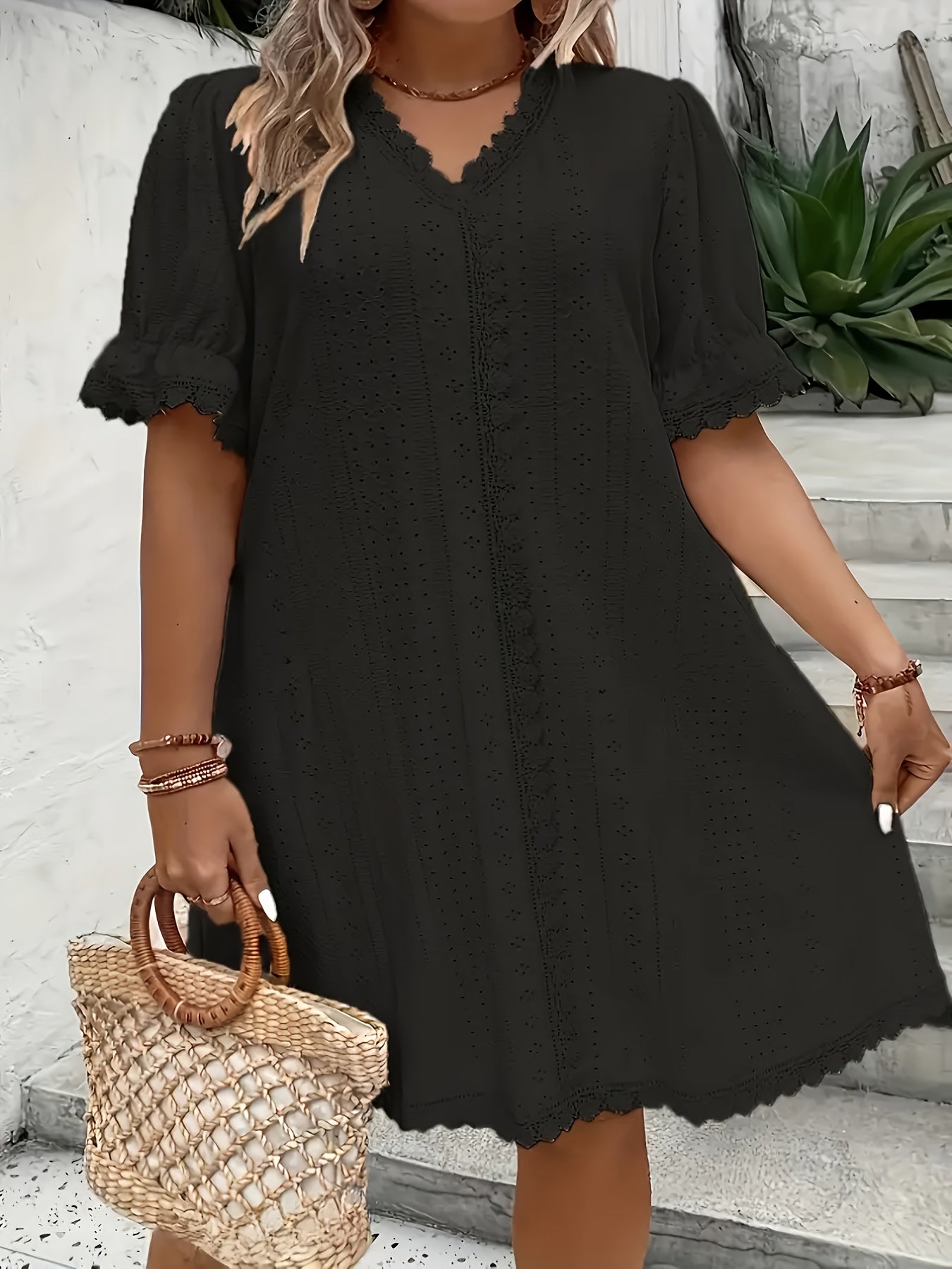 Elegant Plus Size Dress with Contrast Lace Trim, Short Sleeve