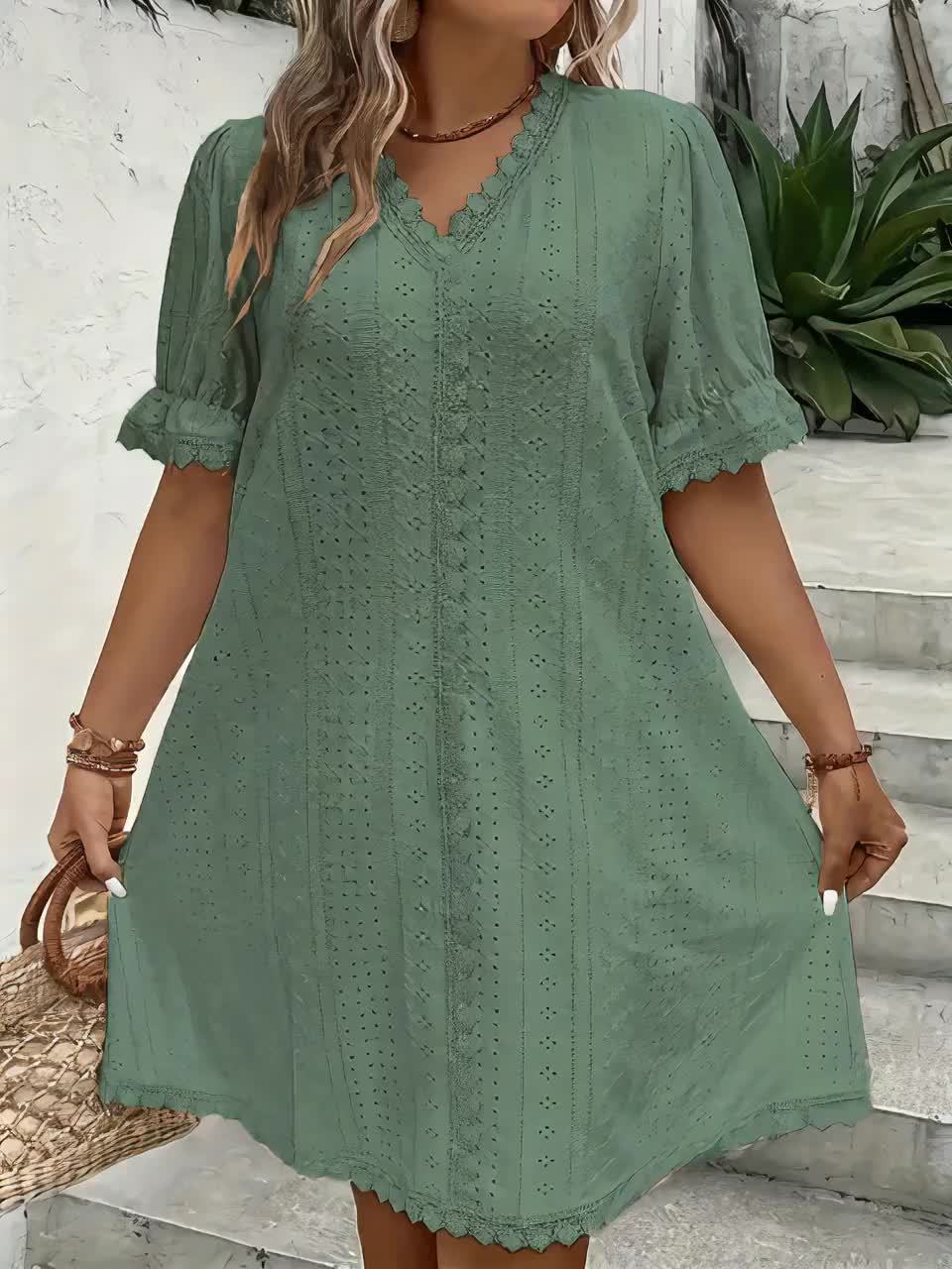 Elegant Plus Size Dress with Contrast Lace Trim, Short Sleeve