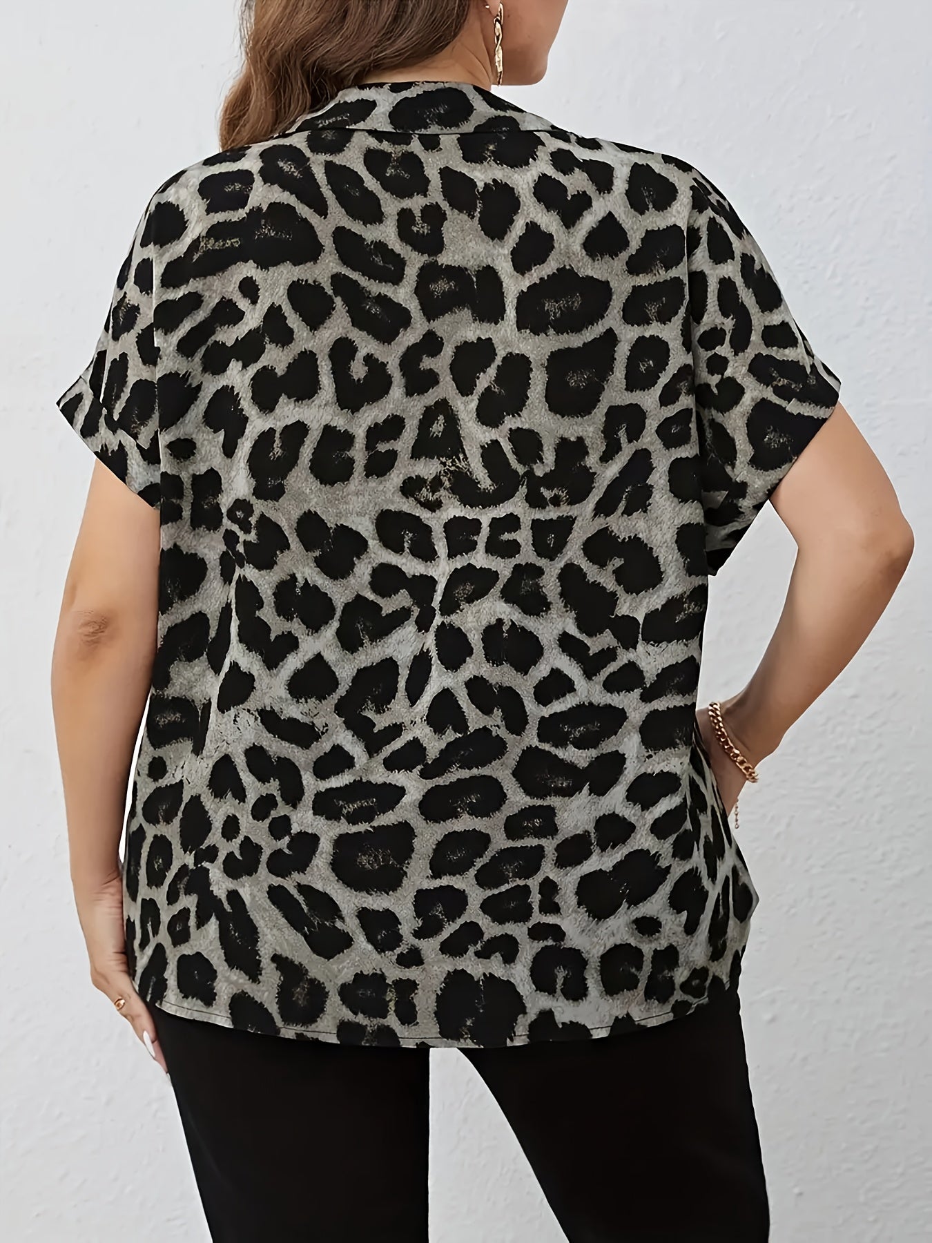 Plus Size Women's Leopard Print Casual Shirt - Batwing Sleeves & Classic Collar