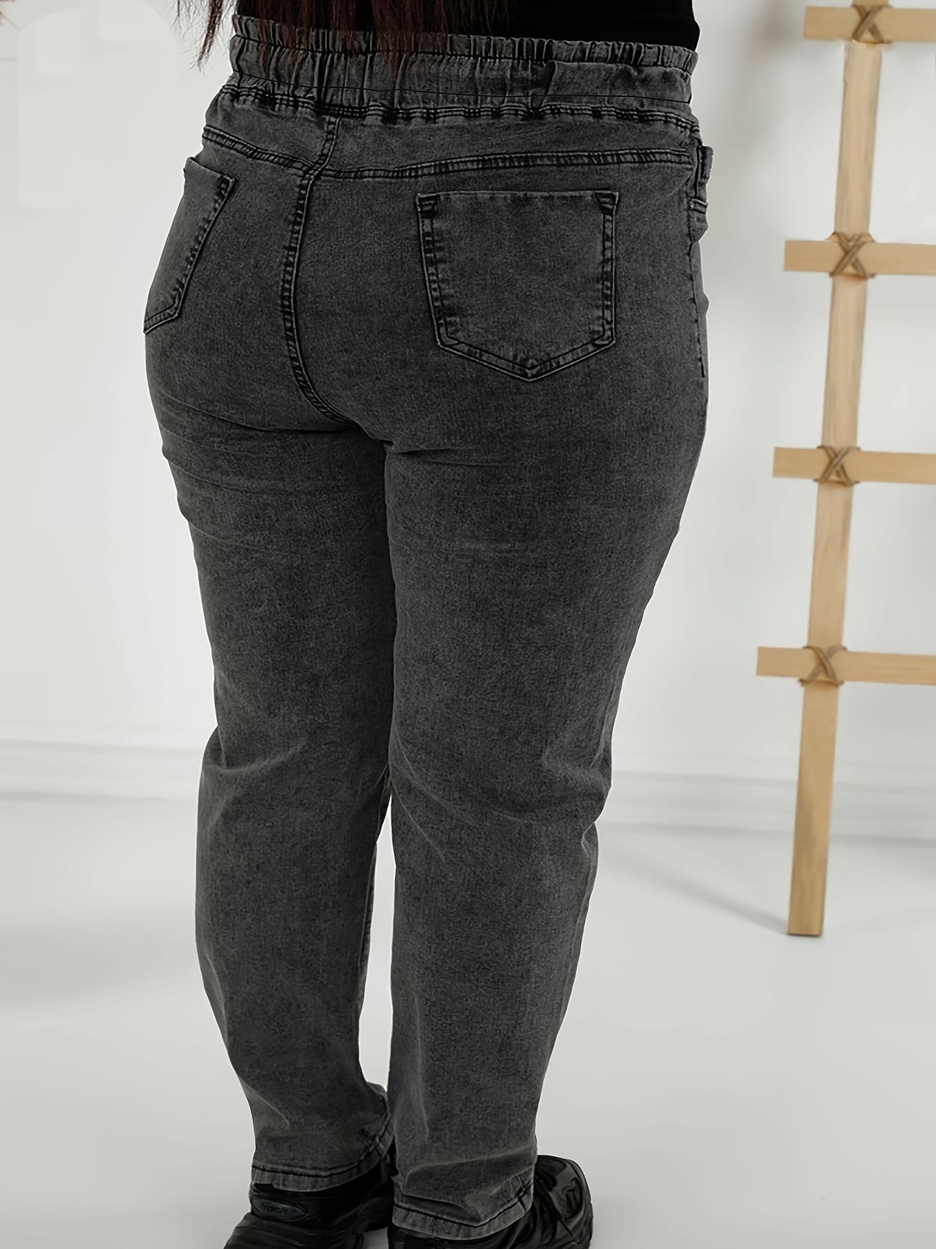 Women's Plus Size Tapered Carrot Jeans with Washed Detail - Casual Denim Pants