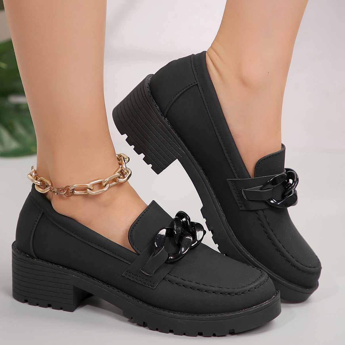 Fashionable Flat Shoes for Women with a Lightweight Design.