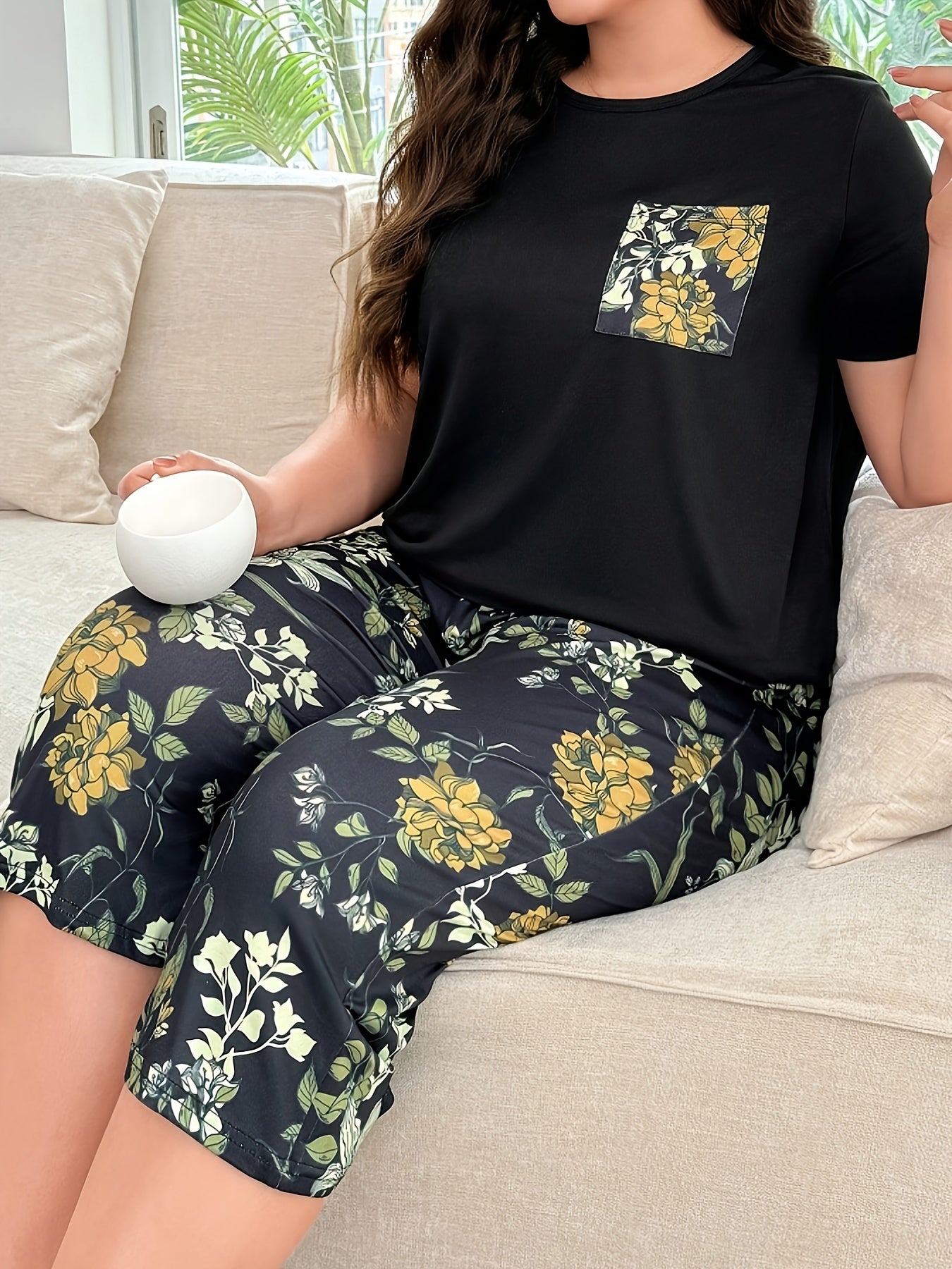 Plus Size Round Neck Pocket T-Shirt And Three-Quarter Pants
