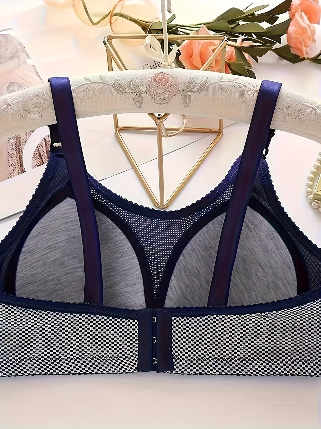 Two-Piece Set Of Fashionable Checkered Design Bras
