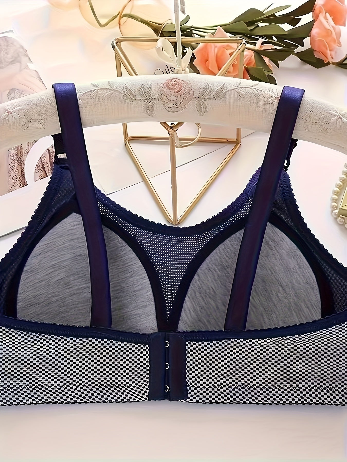 Two-Piece Set Of Fashionable Checkered Design Bras