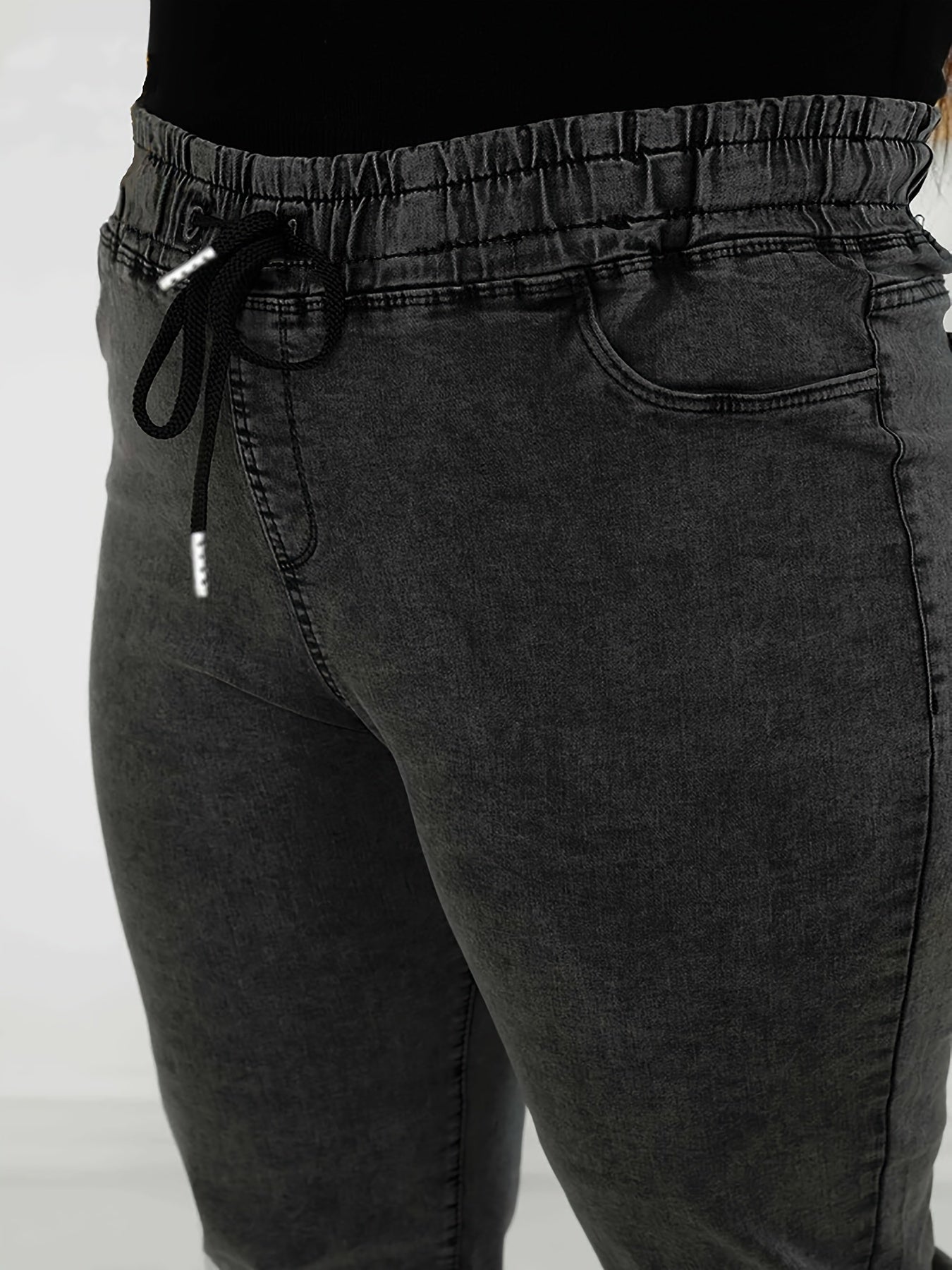 Women's Plus Size Tapered Carrot Jeans with Washed Detail - Casual Denim Pants