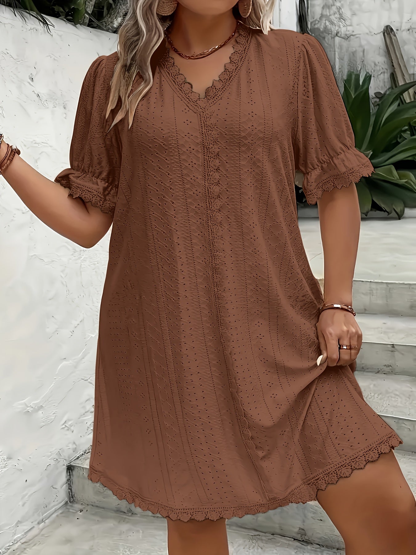 Elegant Plus Size Dress with Contrast Lace Trim, Short Sleeve