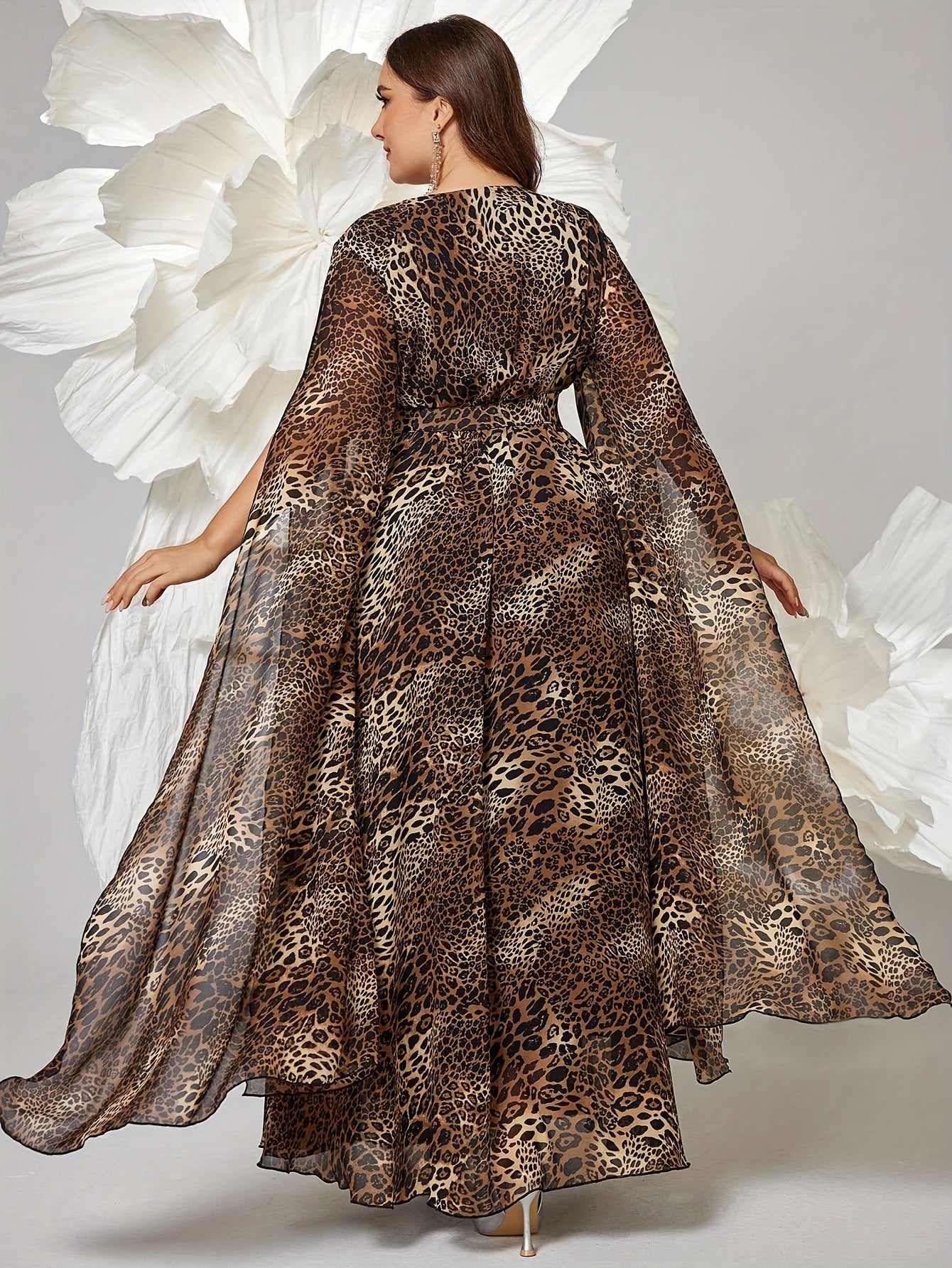 Women's Plus Size Elegant V-Neck Maxi Dress with Leopard Print