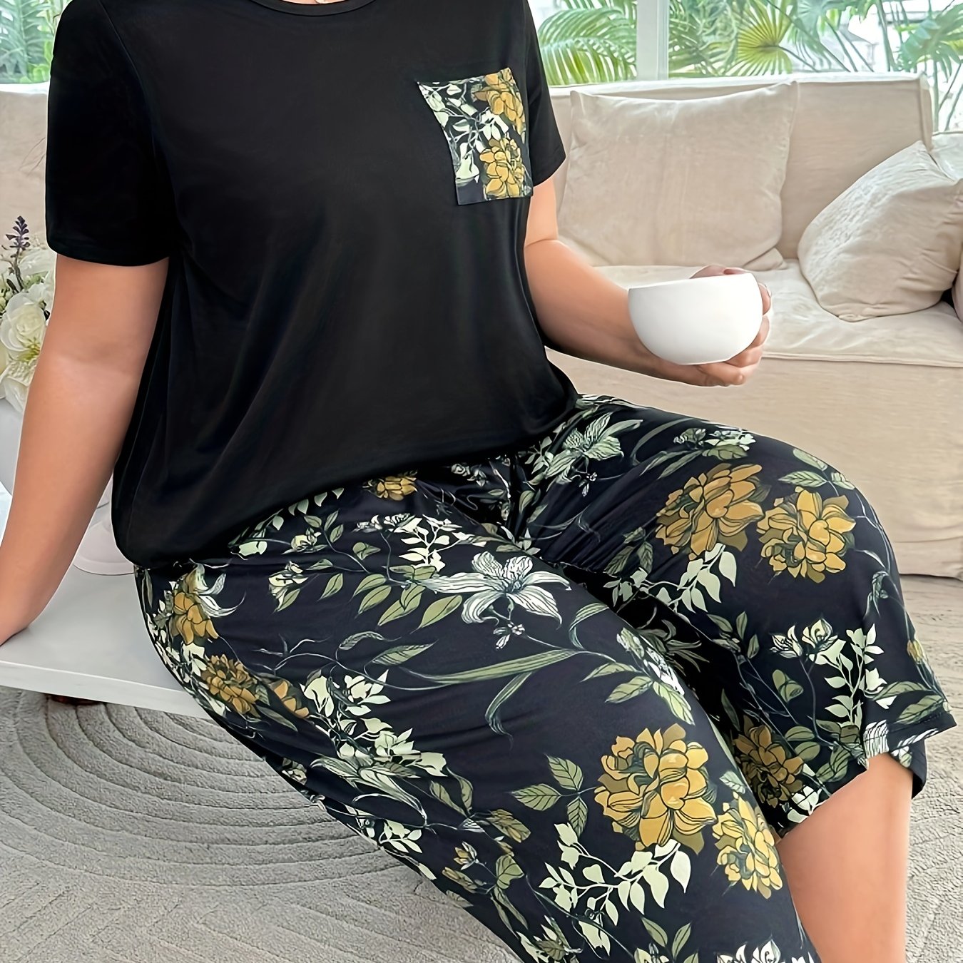 Plus Size Round Neck Pocket T-Shirt And Three-Quarter Pants