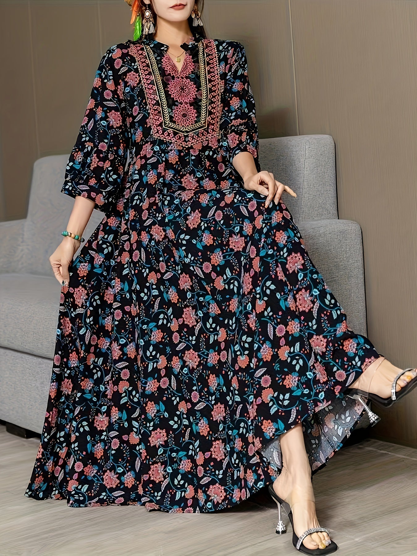 Middle Eastern Style Polyester Blend Elegant V-Neck Embroidered Dress with Belt